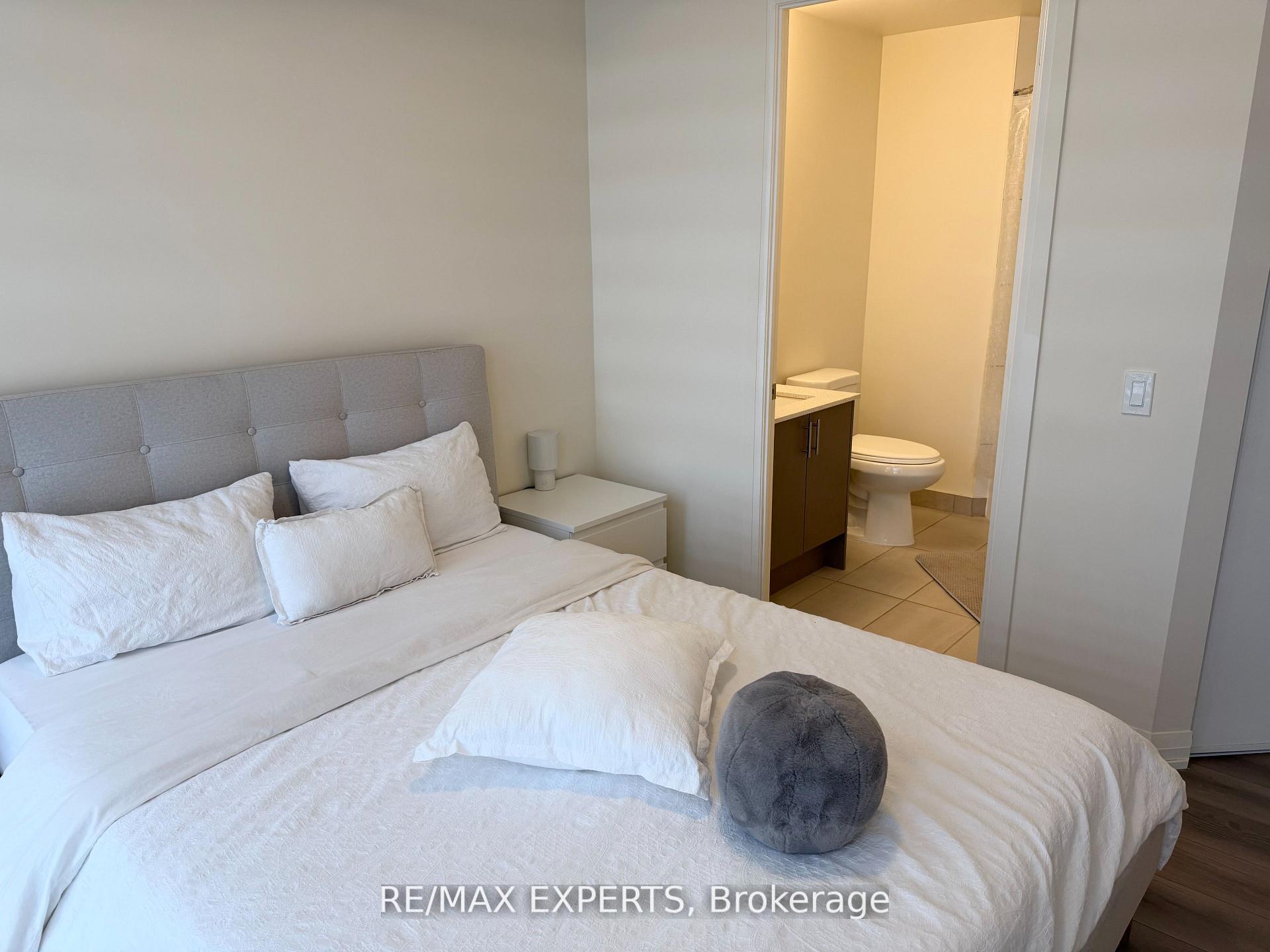 Photo 2 of Unit 2424, 9000 Jane Street, Vaughan, Concord — HOMEH