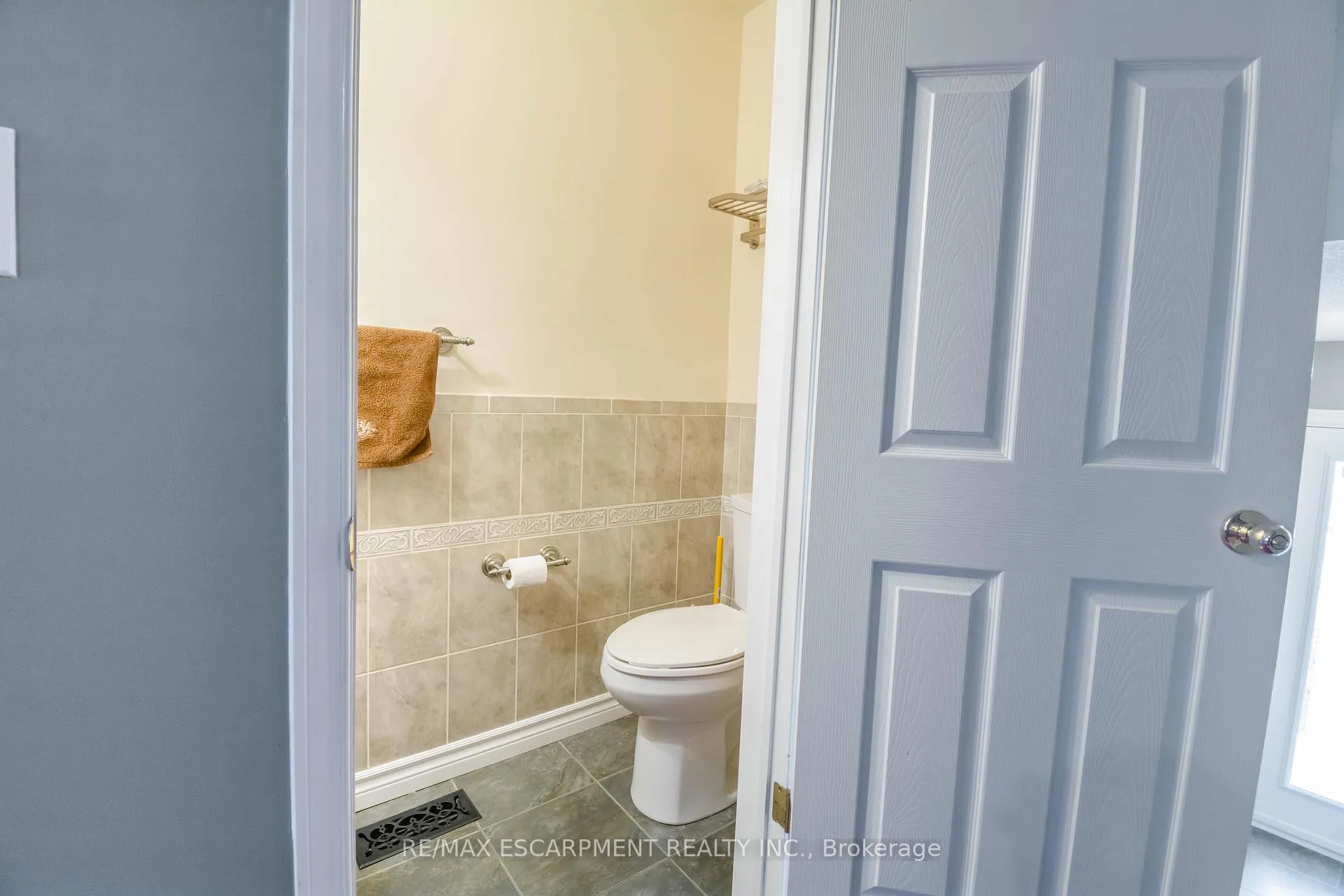 Photo 4 of 491 Green Road, Hamilton, Lakeshore — HOMEH