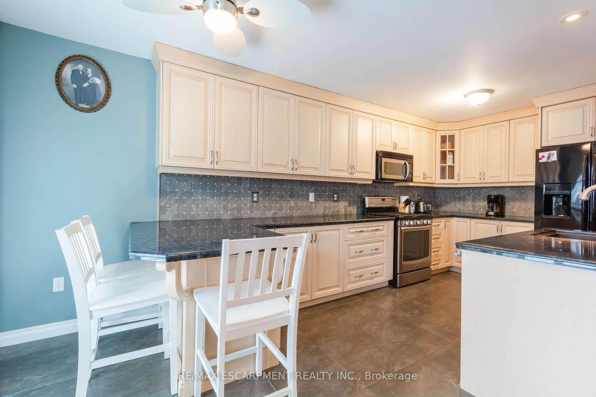 Photo 7 of 491 Green Road, Hamilton, Lakeshore — HOMEH