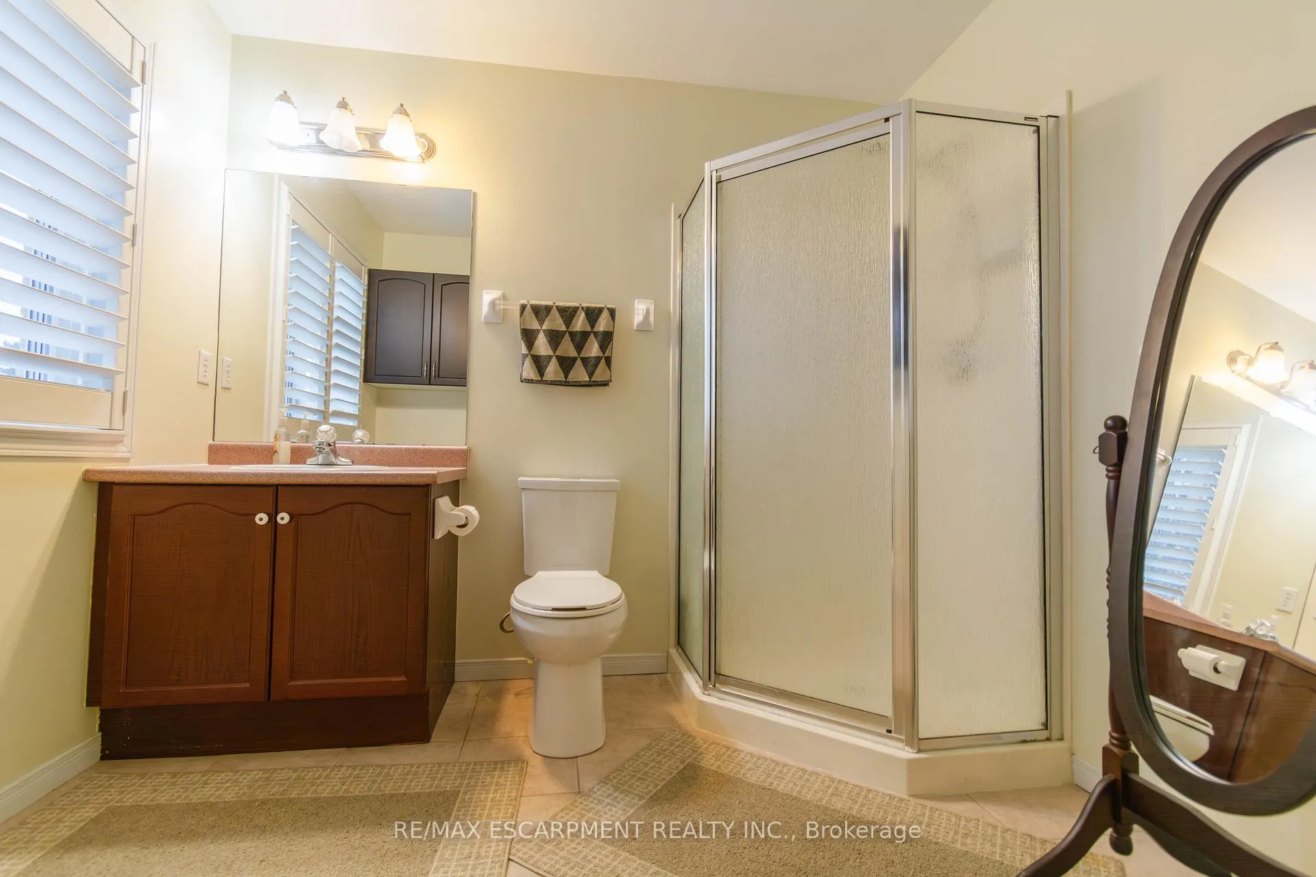 Photo 16 of 491 Green Road, Hamilton, Lakeshore — HOMEH