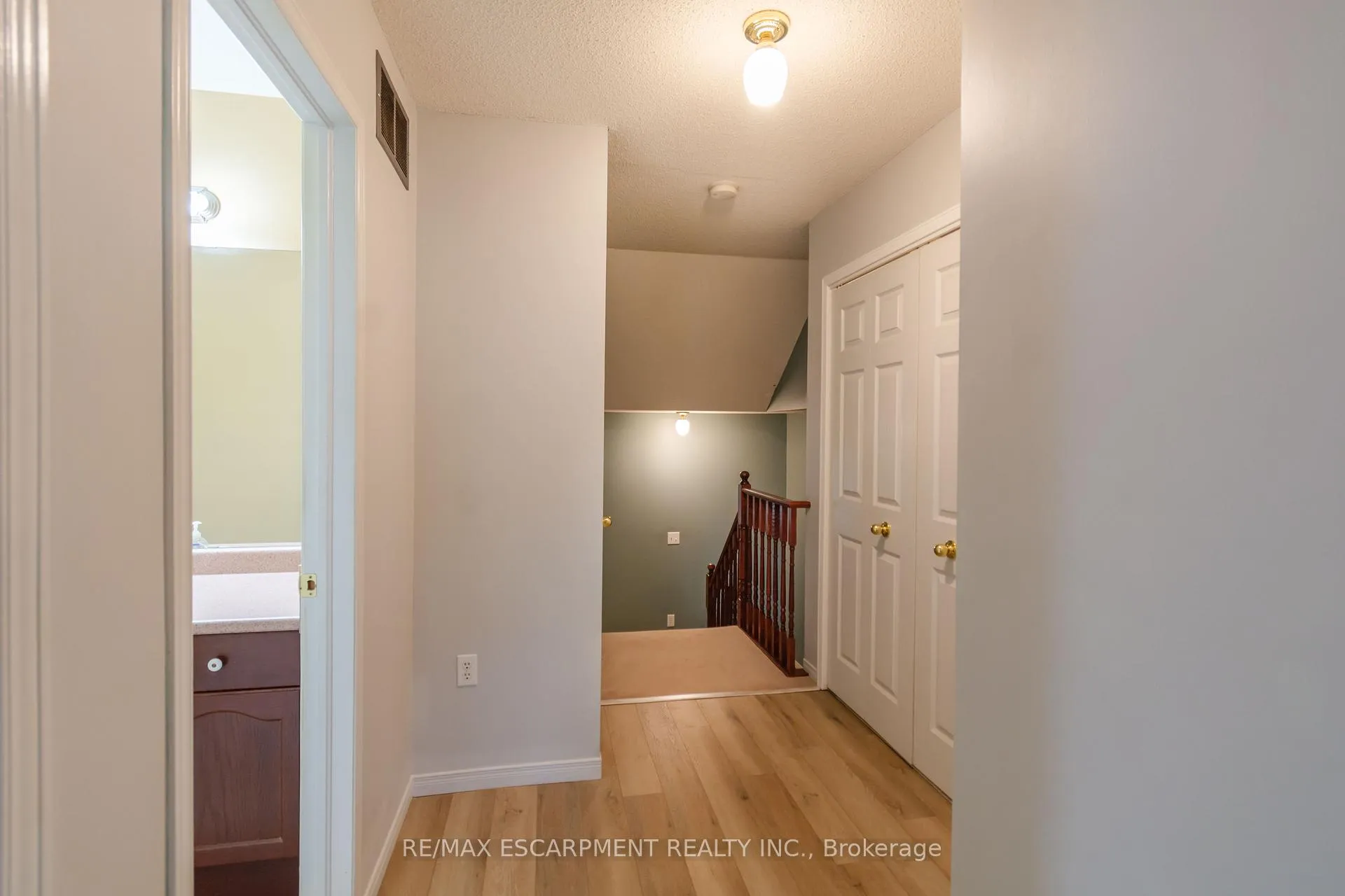 Photo 23 of 491 Green Road, Hamilton, Lakeshore — HOMEH