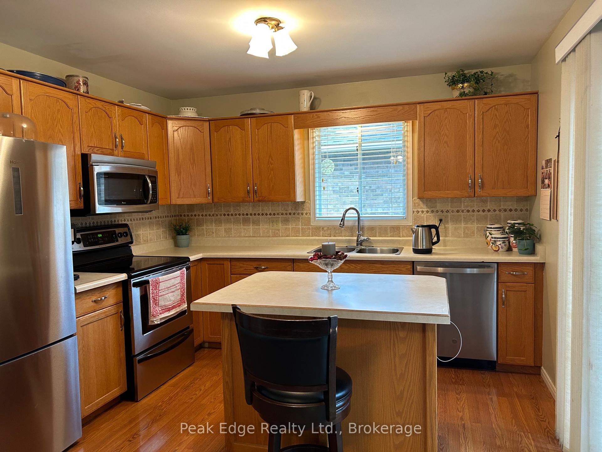 Photo 2 of 400 Durham Street E, Wellington North, Mount Forest — HOMEH