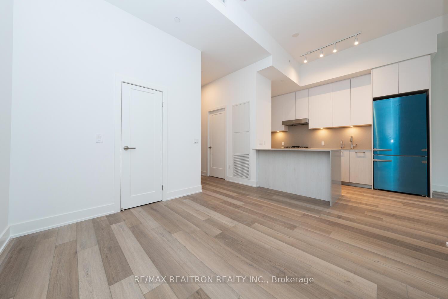 Photo 3 of Unit 131, 8 Cedarland Drive, Markham, Unionville — HOMEH