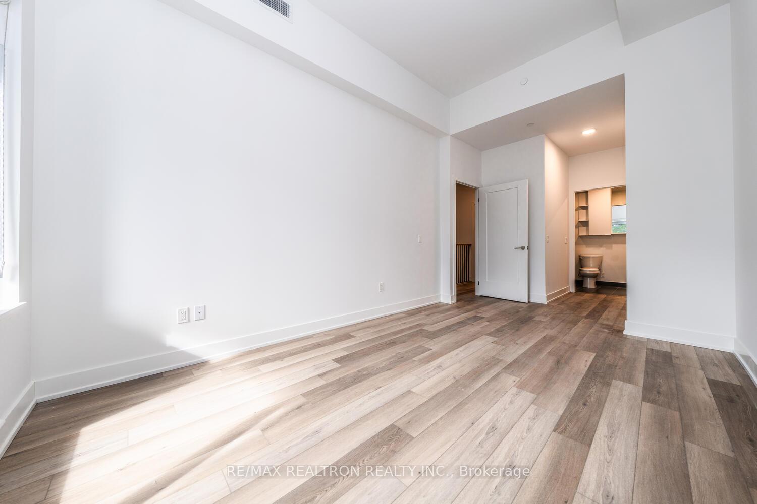 Photo 9 of Unit 131, 8 Cedarland Drive, Markham, Unionville — HOMEH
