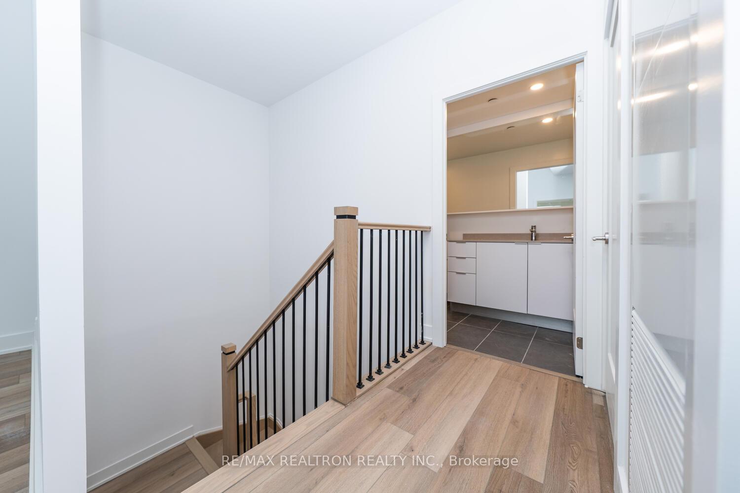 Photo 6 of Unit 131, 8 Cedarland Drive, Markham, Unionville — HOMEH