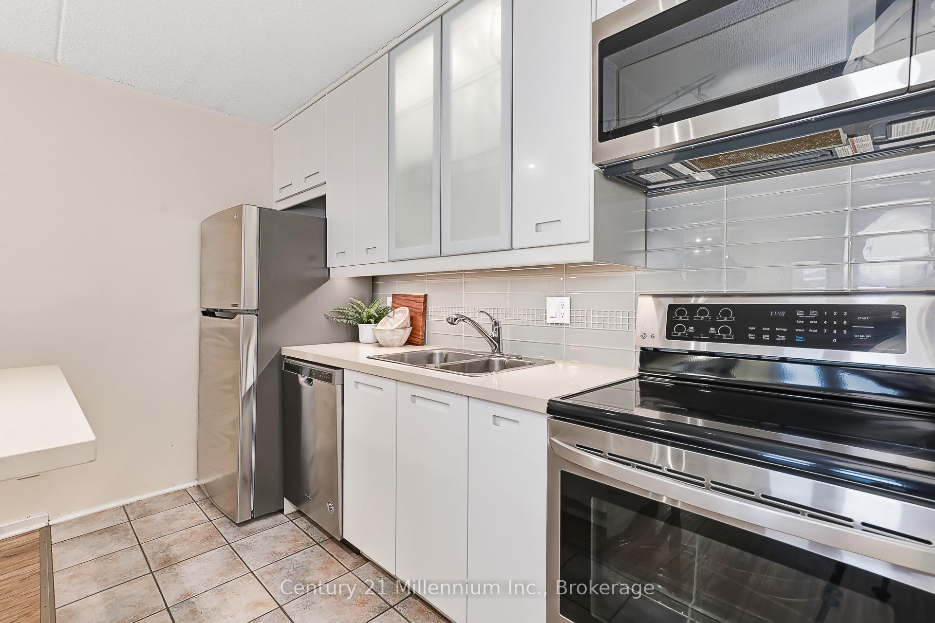 Photo 10 of Unit 707, 11 Dawson Drive, Collingwood — HOMEH