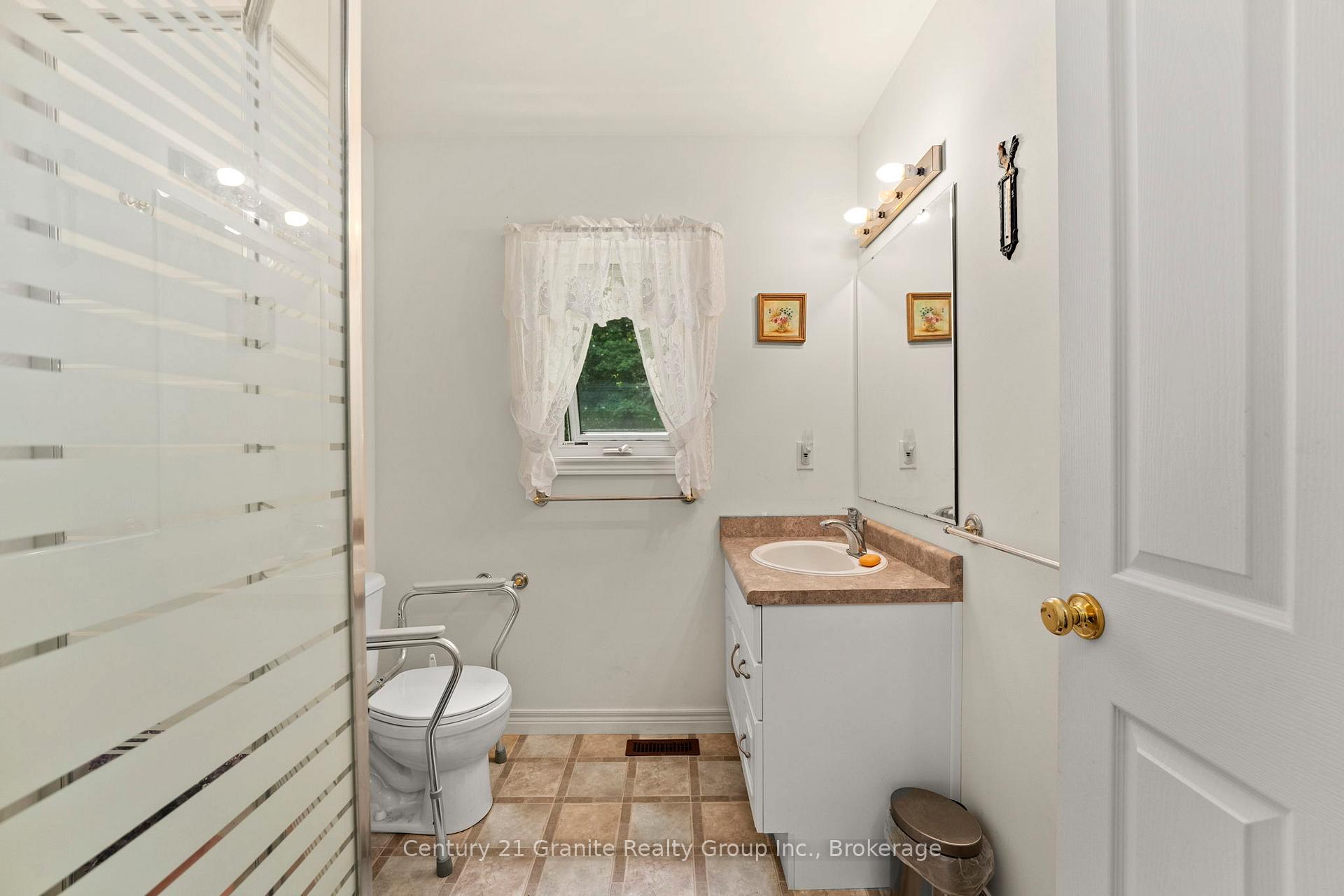 Photo 19 of 1753 Northshore Road, Algonquin Highlands, Stanhope — HOMEH