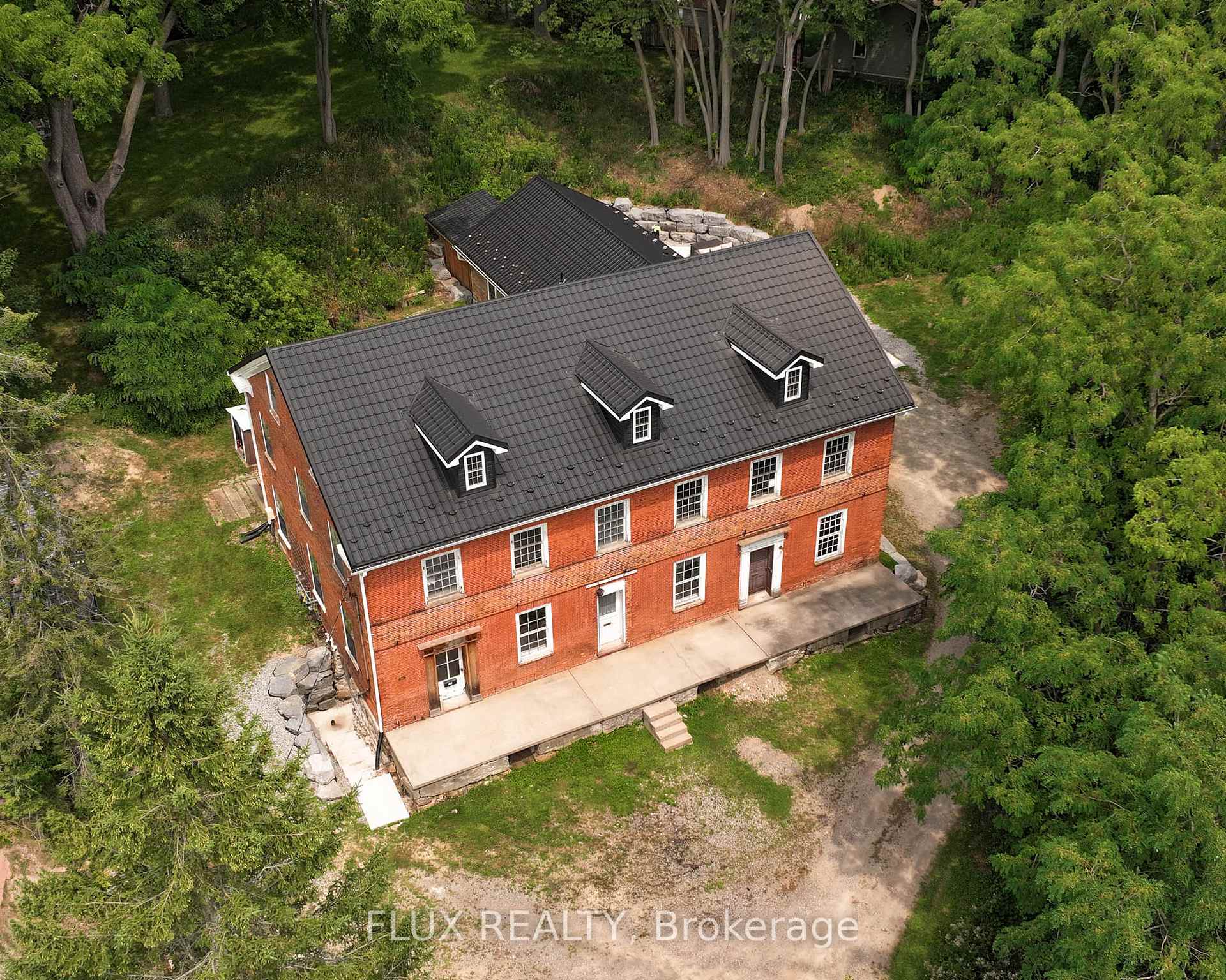 Photo 35 of 38 Shirk Place, Kitchener — HOMEH
