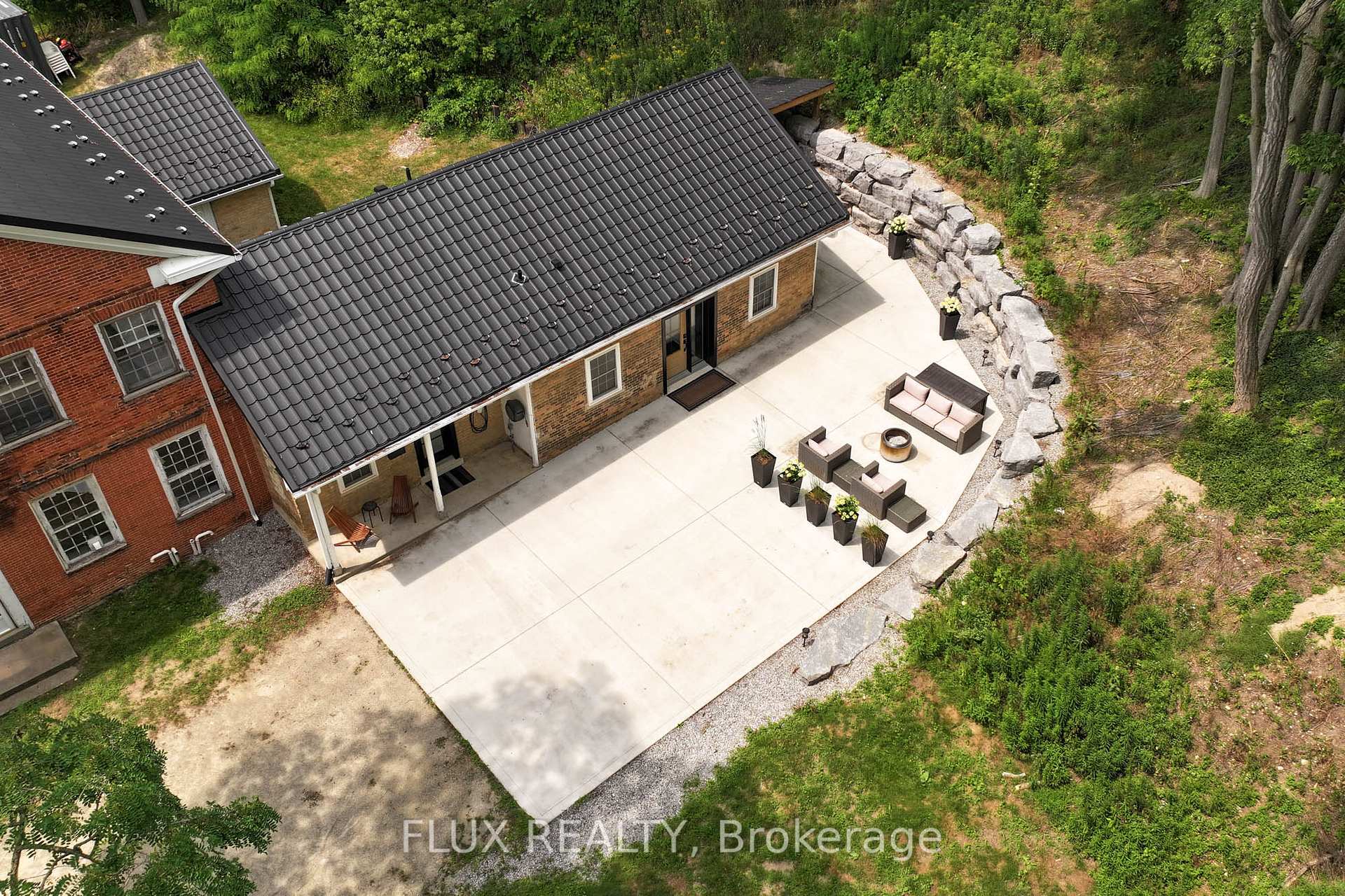 Photo 2 of 38 Shirk Place, Kitchener — HOMEH