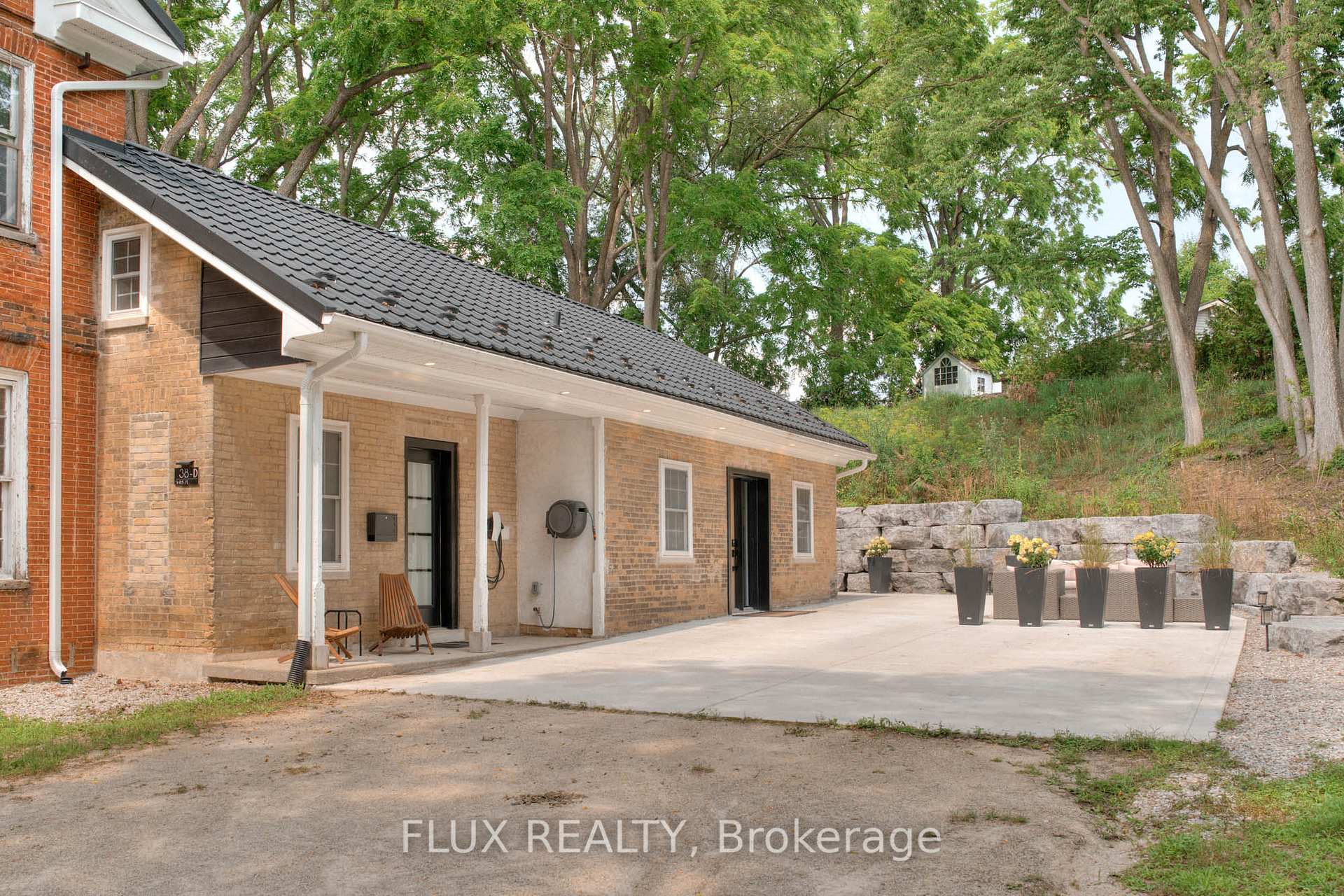Photo 32 of 38 Shirk Place, Kitchener — HOMEH