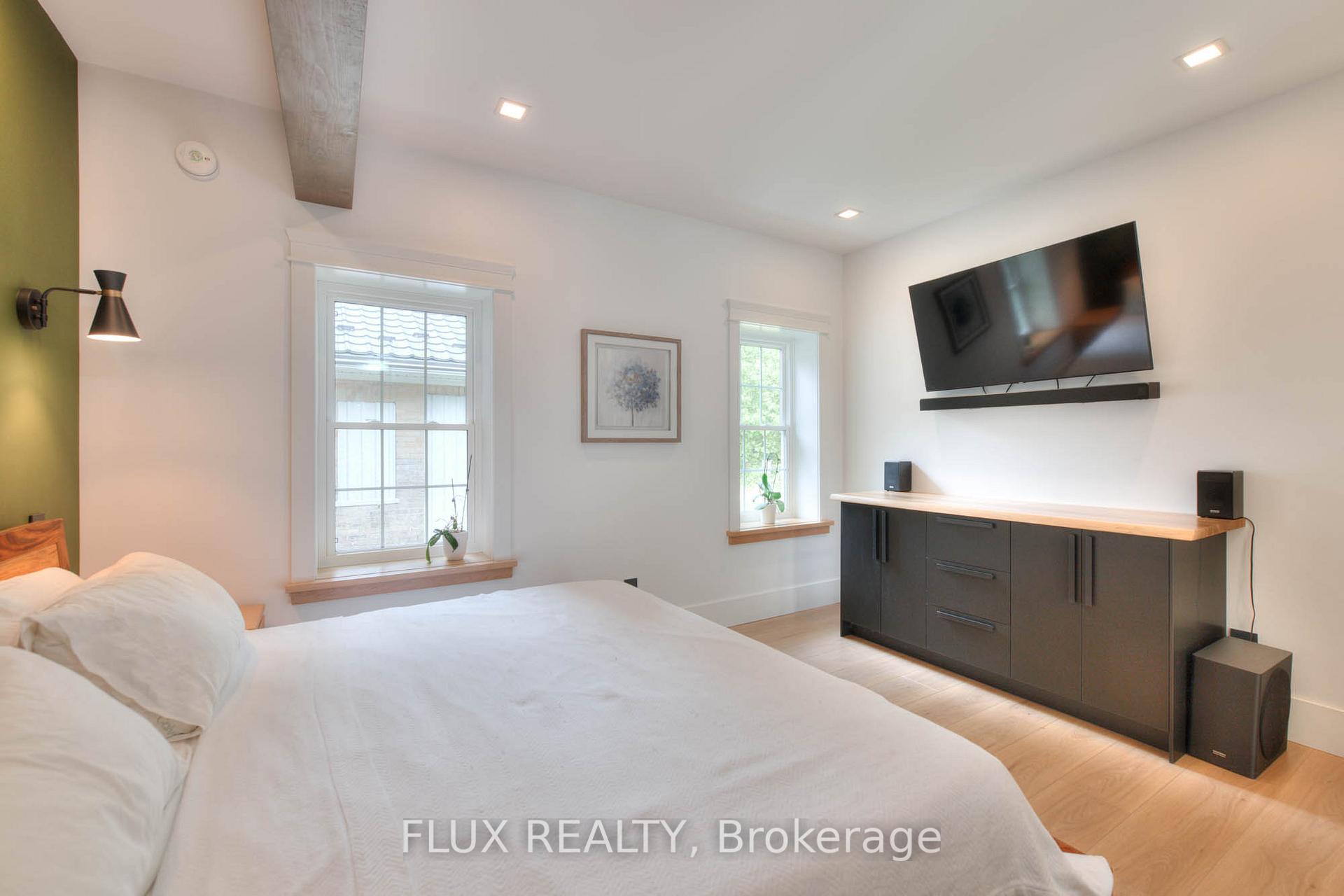 Photo 13 of 38 Shirk Place, Kitchener — HOMEH