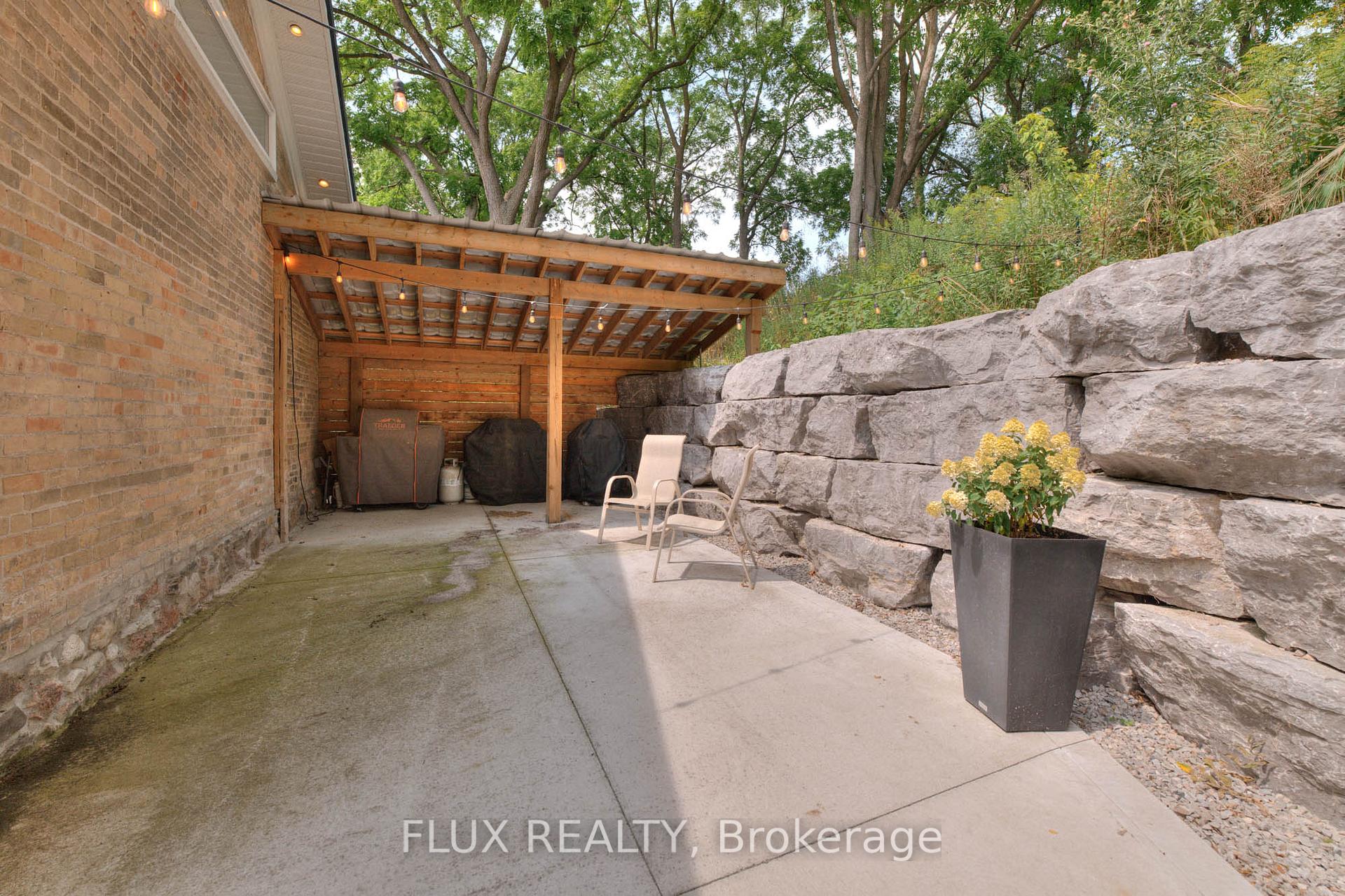 Photo 16 of 38 Shirk Place, Kitchener — HOMEH