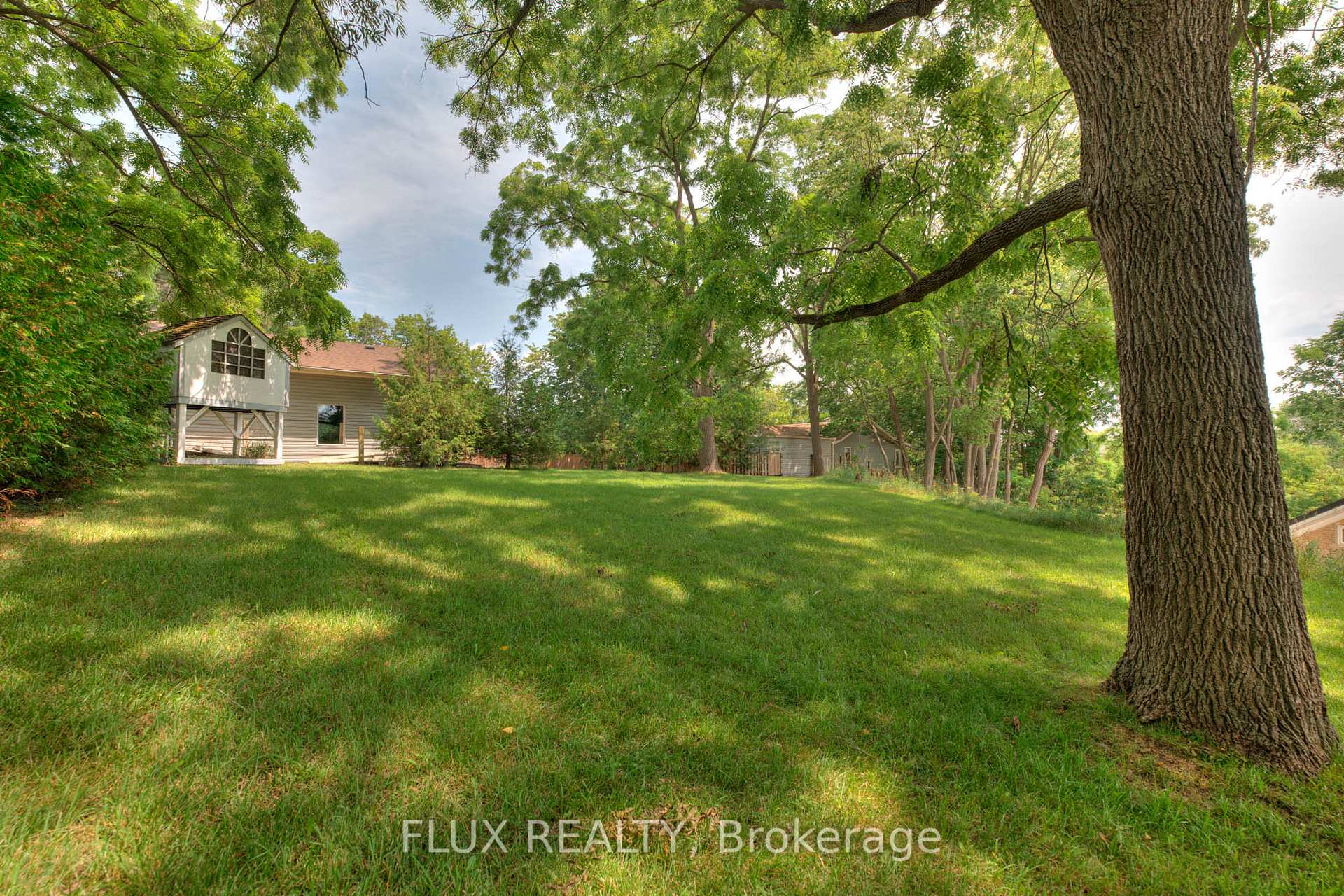 Photo 33 of 38 Shirk Place, Kitchener — HOMEH