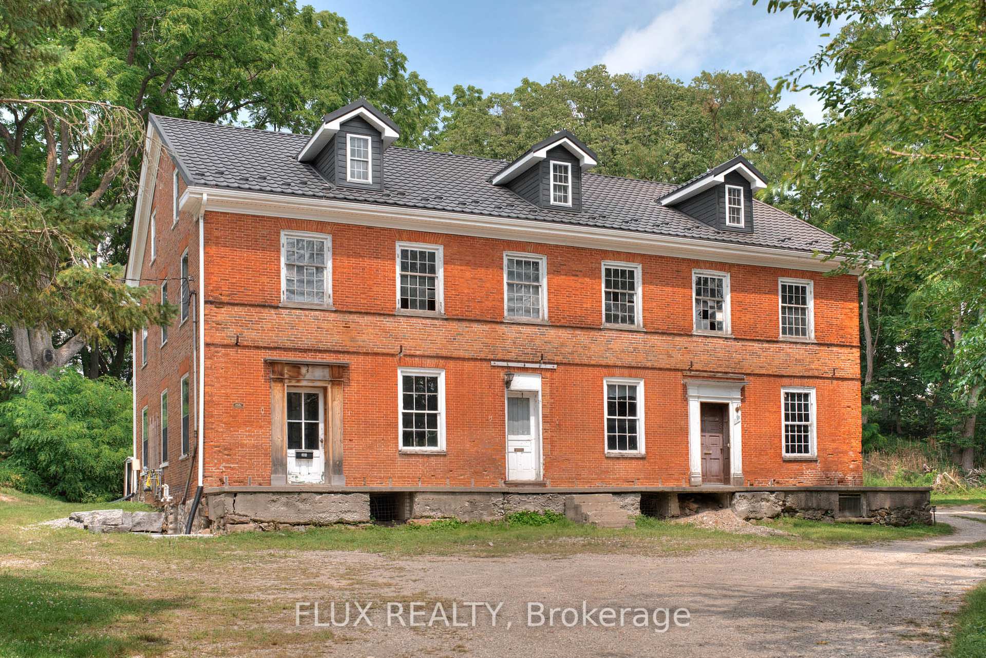 Photo 17 of 38 Shirk Place, Kitchener — HOMEH