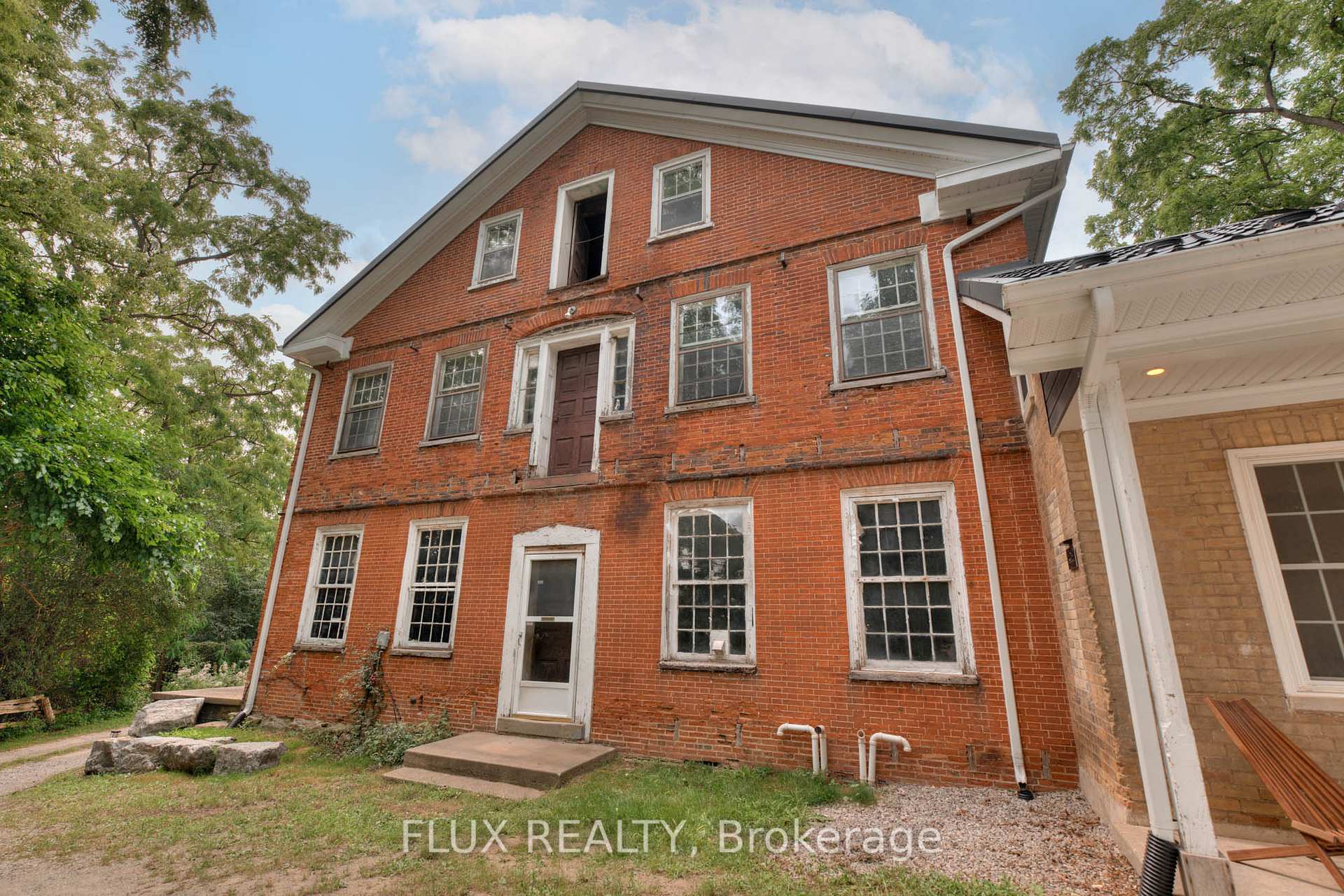 Photo 36 of 38 Shirk Place, Kitchener — HOMEH
