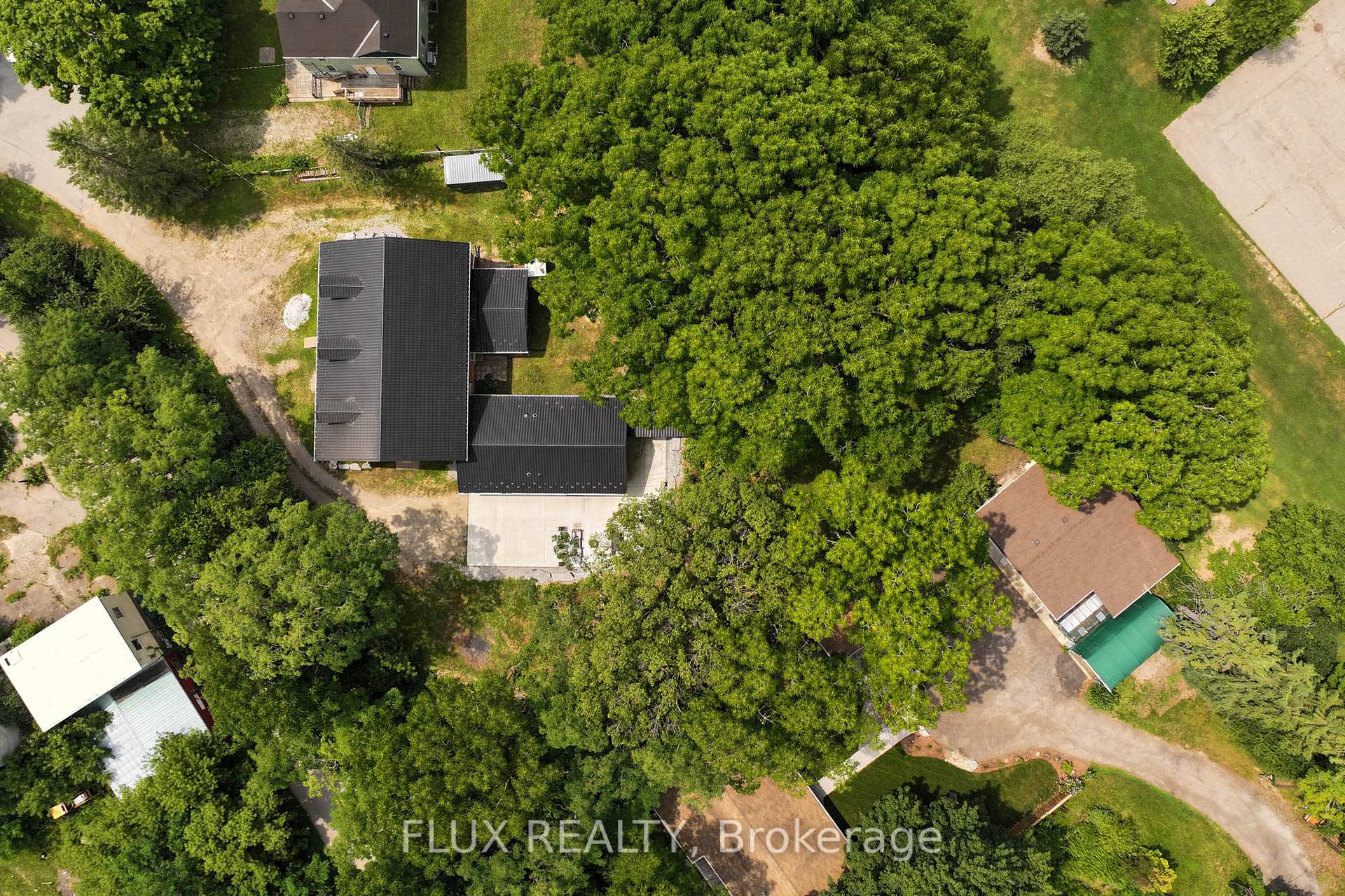 Photo 21 of 38 Shirk Place, Kitchener — HOMEH