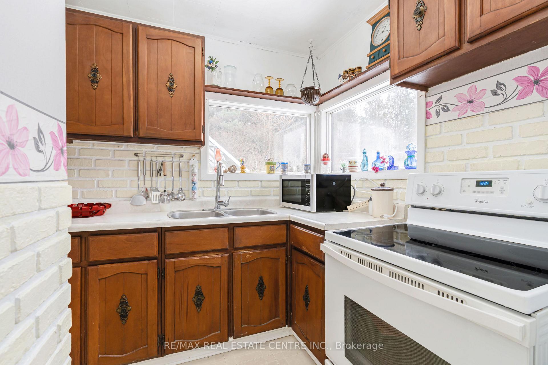 Photo 14 of 962 Concession 10 Road W, Hamilton, Rural Flamborough — HOMEH
