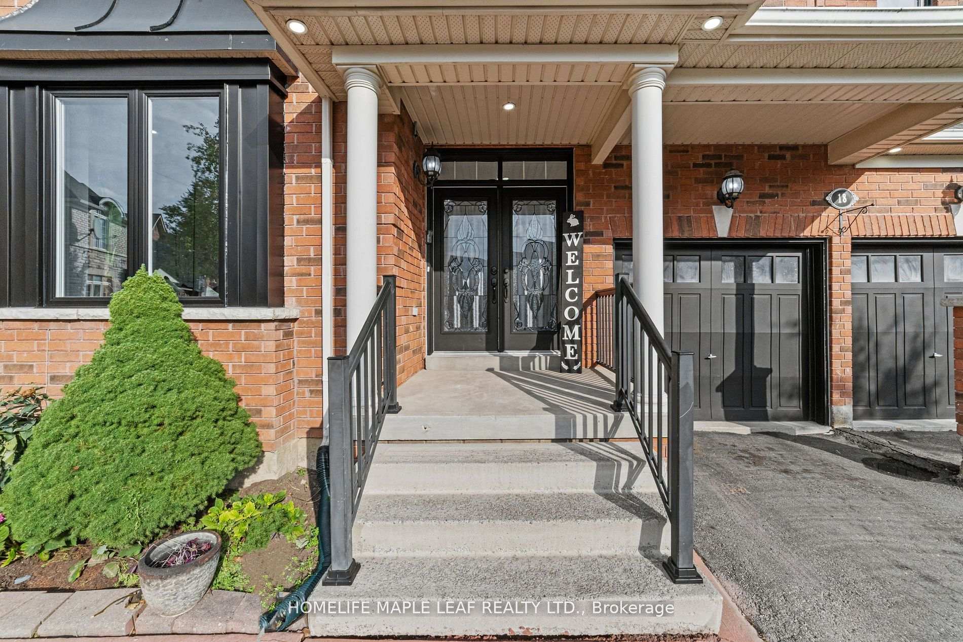 Photo 2 of 18 Regis Circle, Brampton, Vales of Castlemore North — HOMEH