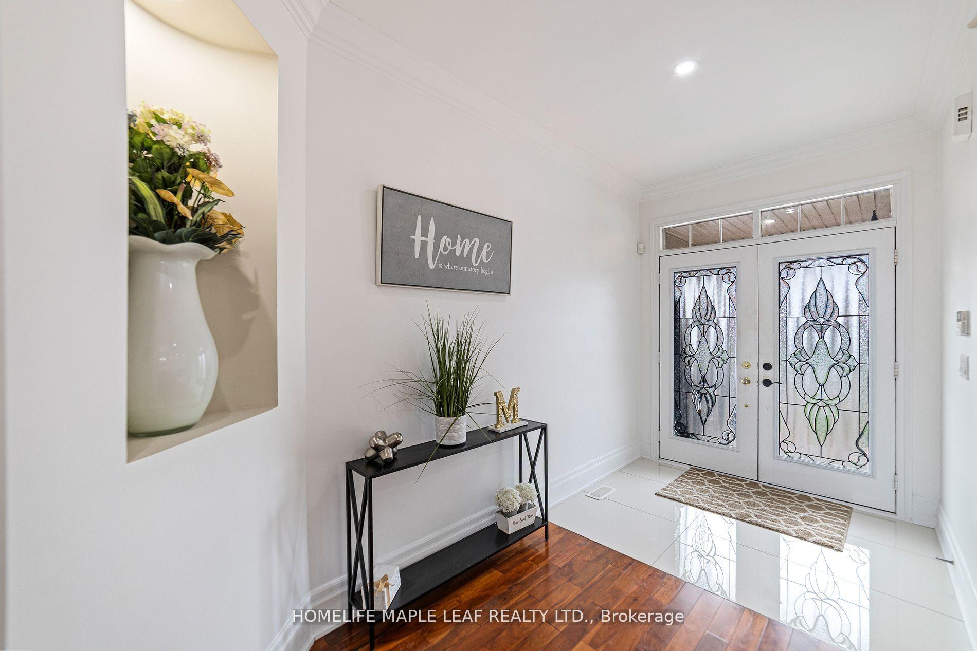 Photo 12 of 18 Regis Circle, Brampton, Vales of Castlemore North — HOMEH