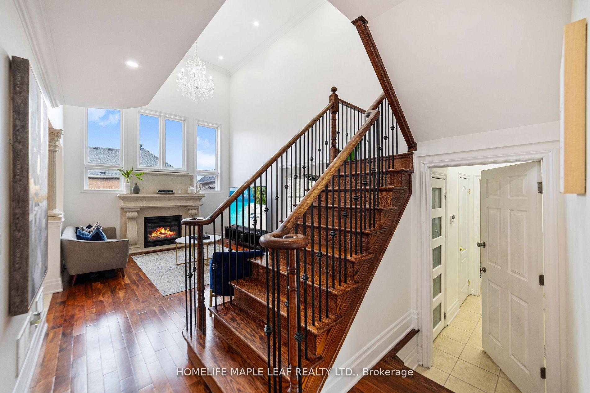 Photo 3 of 18 Regis Circle, Brampton, Vales of Castlemore North — HOMEH