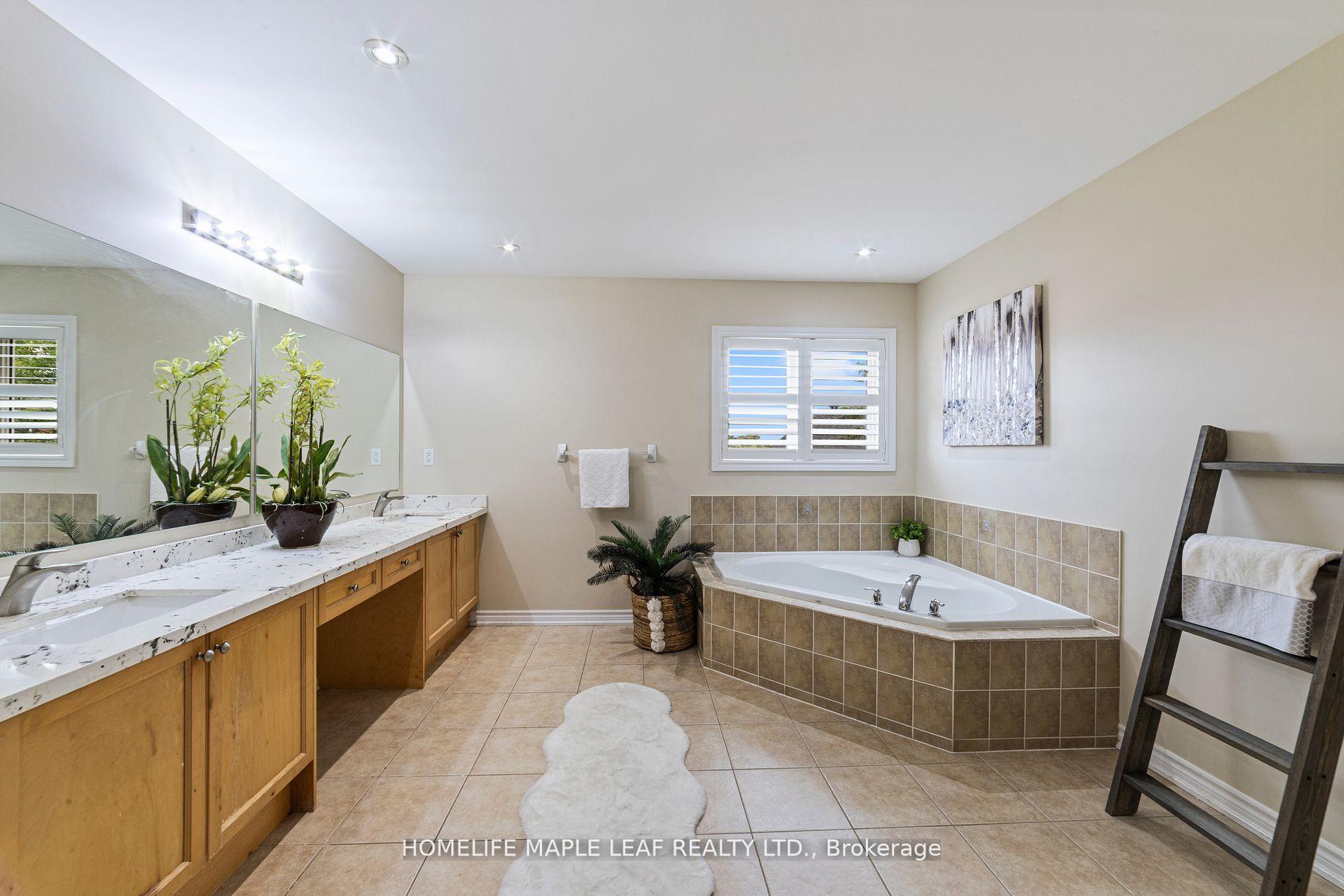 Photo 19 of 18 Regis Circle, Brampton, Vales of Castlemore North — HOMEH