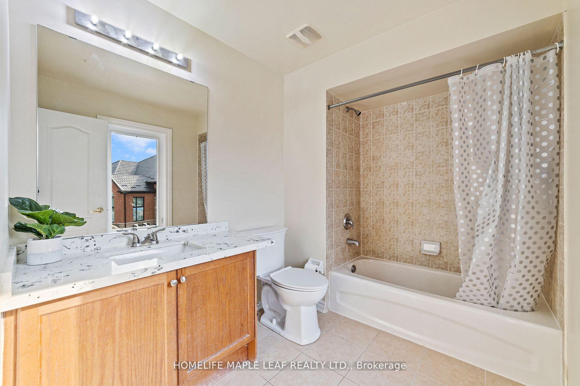 Photo 8 of 18 Regis Circle, Brampton, Vales of Castlemore North — HOMEH