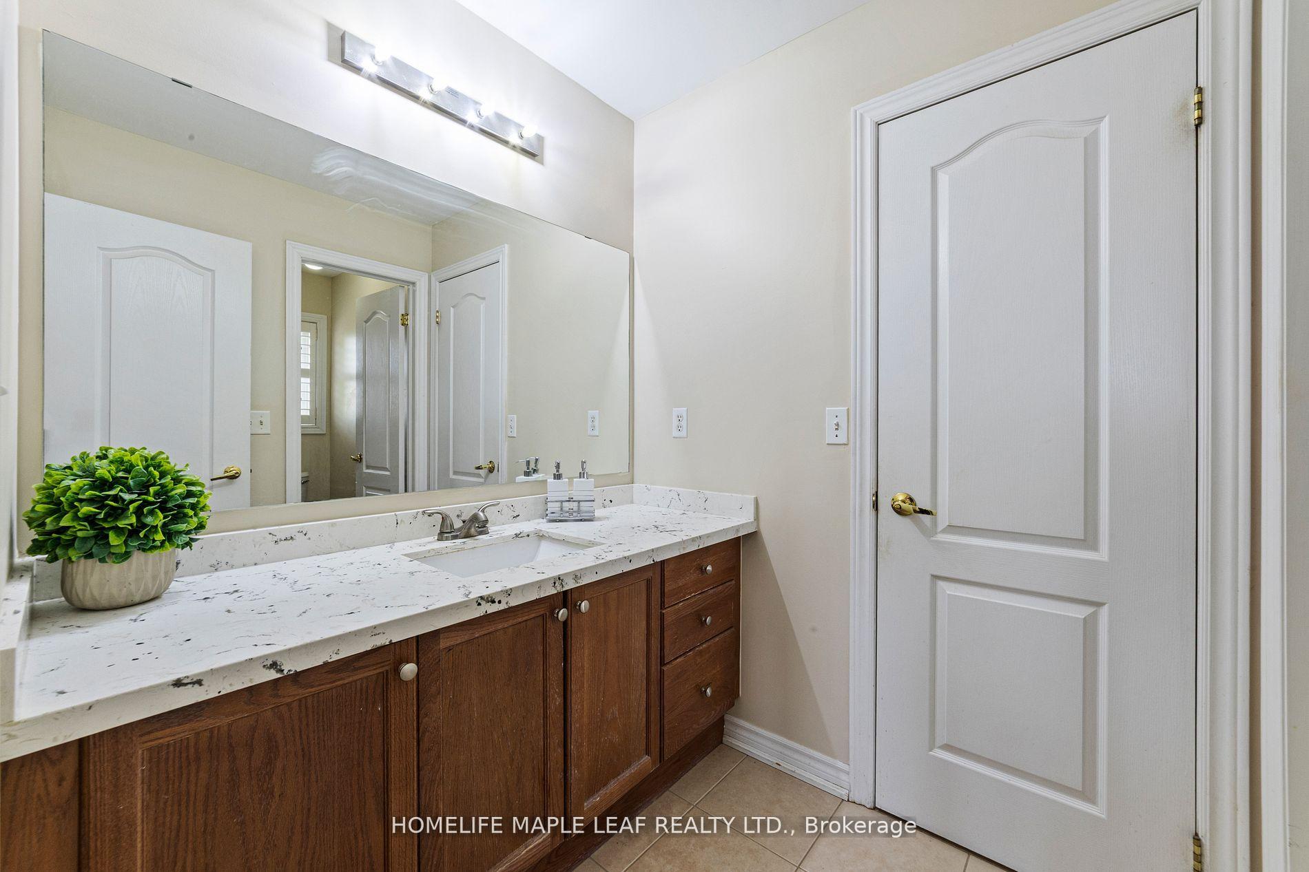 Photo 9 of 18 Regis Circle, Brampton, Vales of Castlemore North — HOMEH