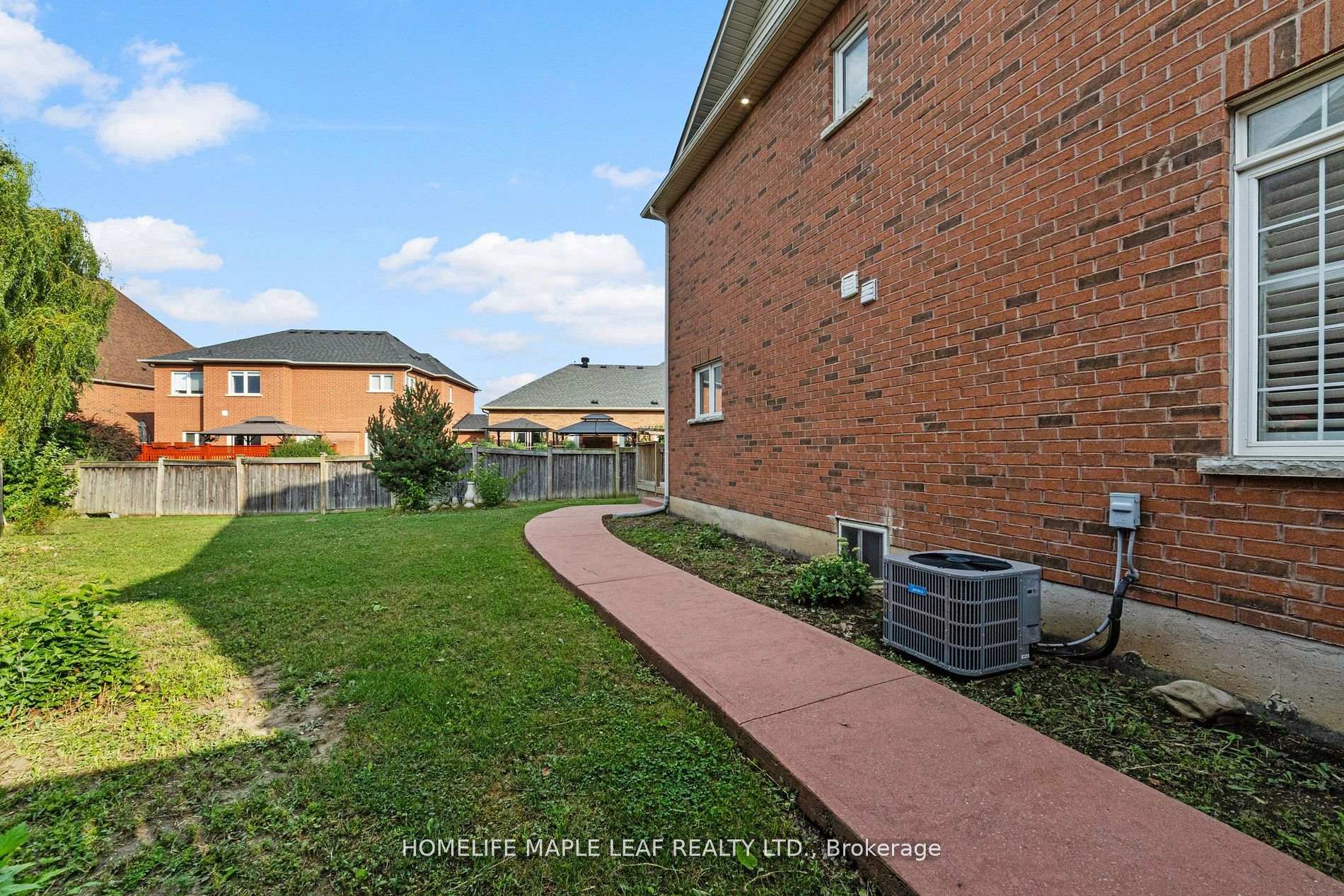 Photo 24 of 18 Regis Circle, Brampton, Vales of Castlemore North — HOMEH