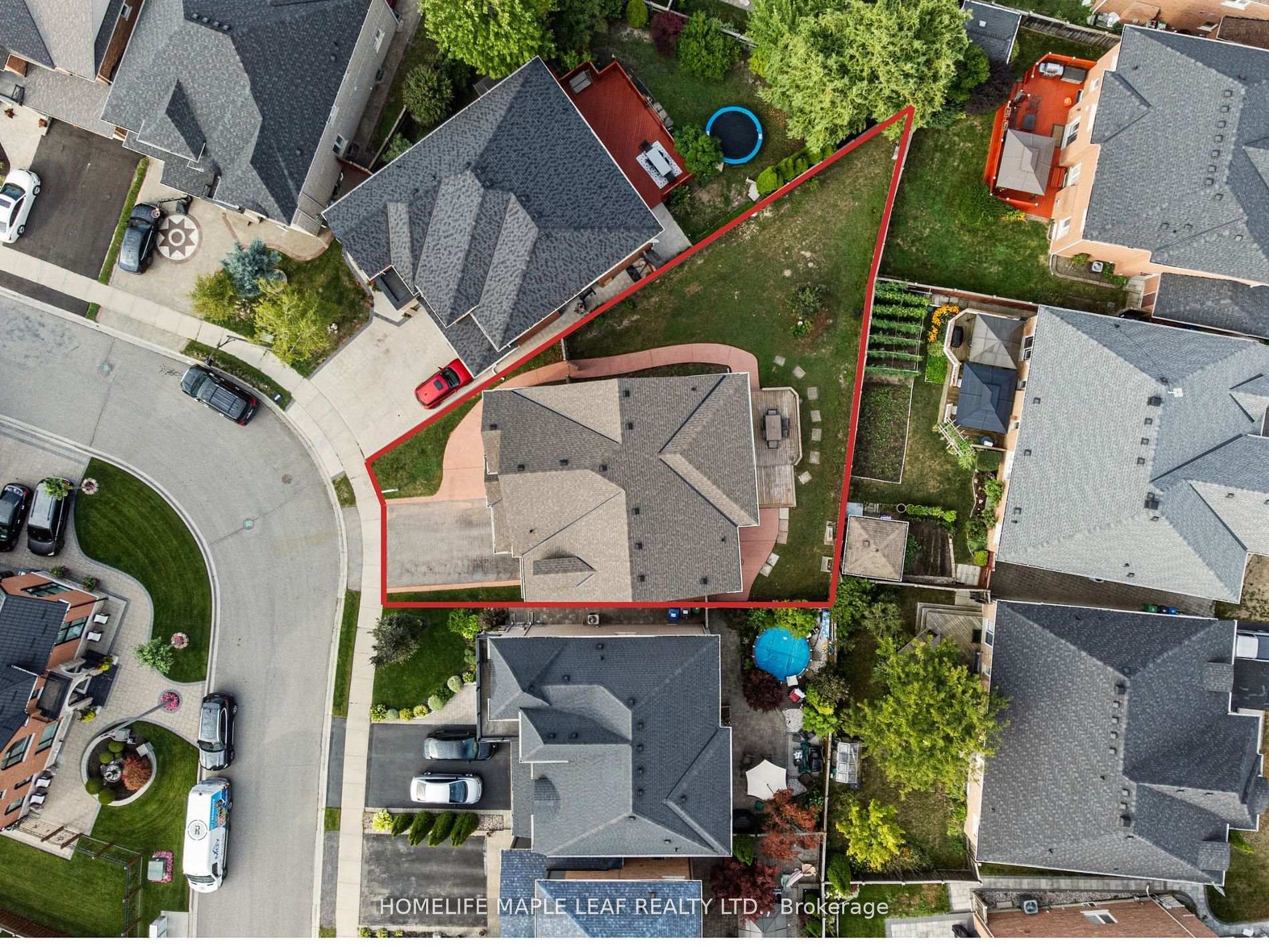 Photo 38 of 18 Regis Circle, Brampton, Vales of Castlemore North — HOMEH