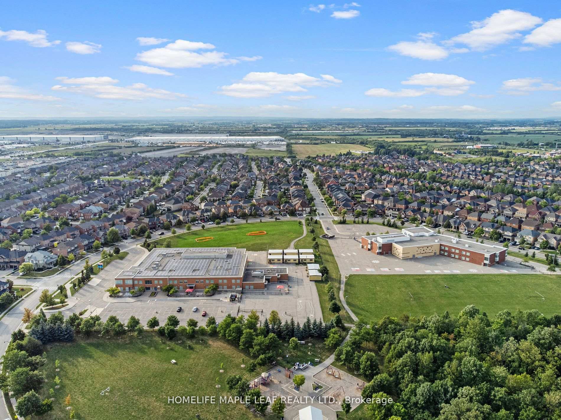 Photo 17 of 18 Regis Circle, Brampton, Vales of Castlemore North — HOMEH