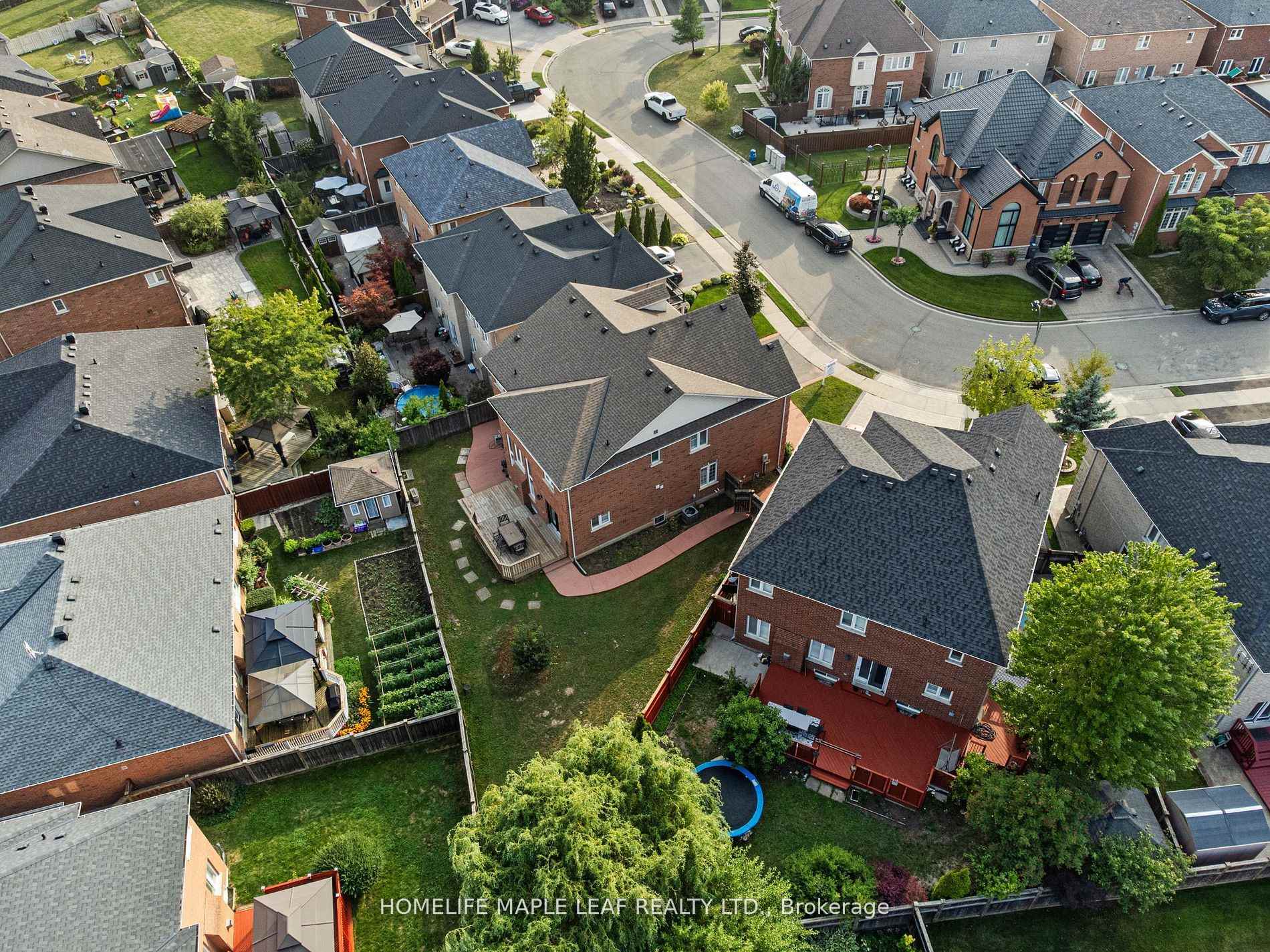 Photo 41 of 18 Regis Circle, Brampton, Vales of Castlemore North — HOMEH