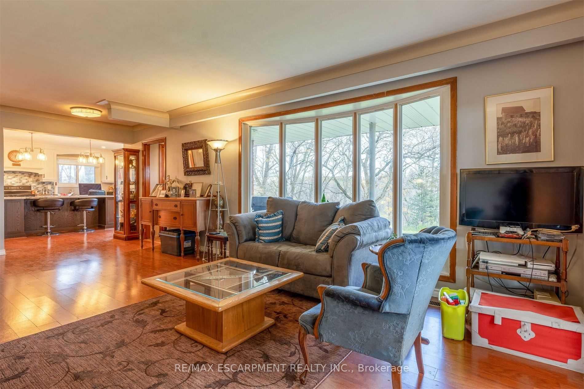Photo 16 of 183 Main Street S, Brant, Paris — HOMEH