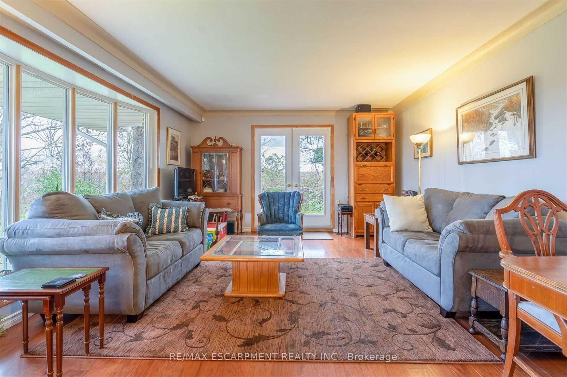 Photo 18 of 183 Main Street S, Brant, Paris — HOMEH