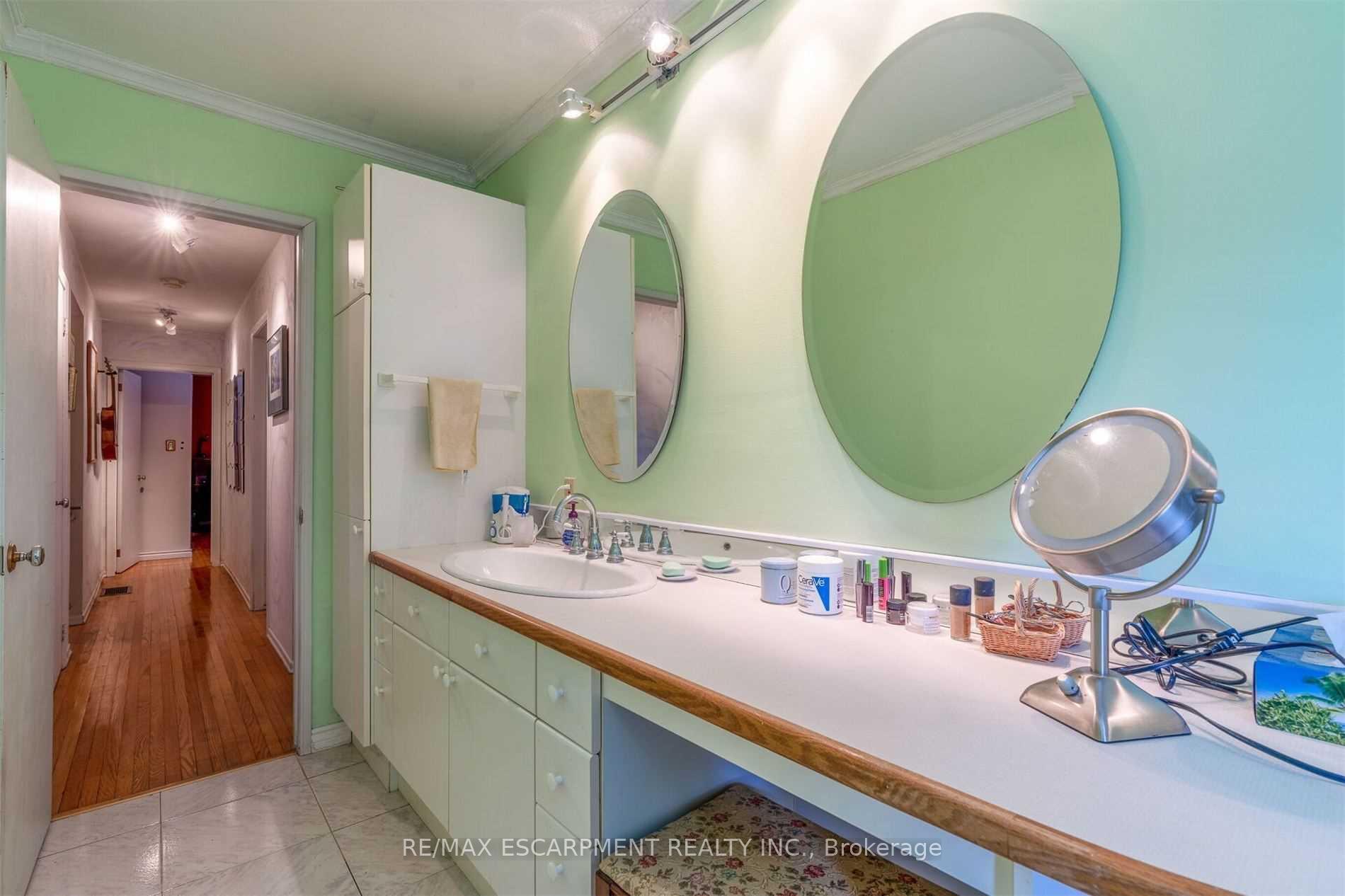 Photo 32 of 183 Main Street S, Brant, Paris — HOMEH