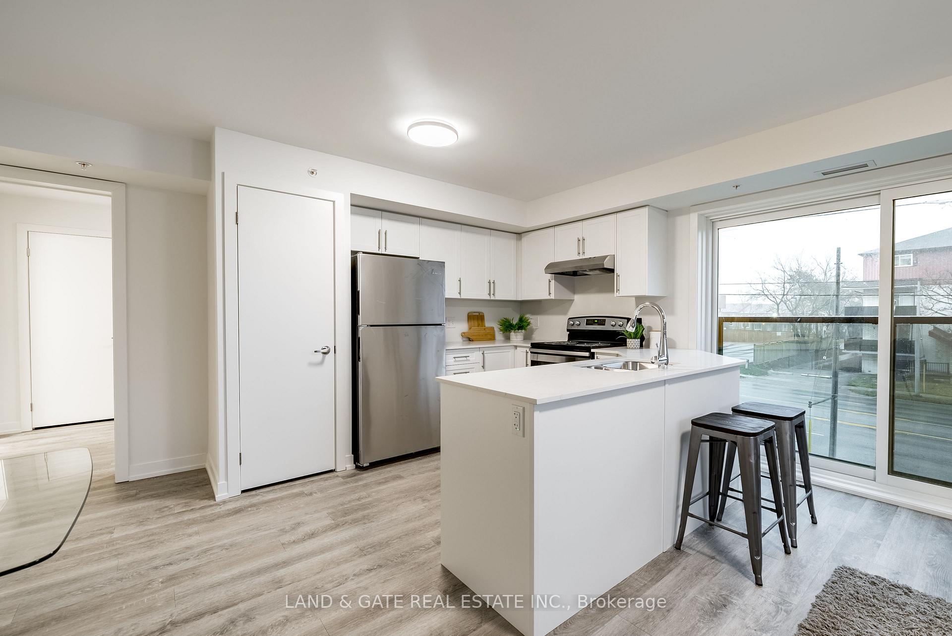 Photo 10 of Unit 612, 976 Simcoe Street N, Oshawa, Centennial — HOMEH