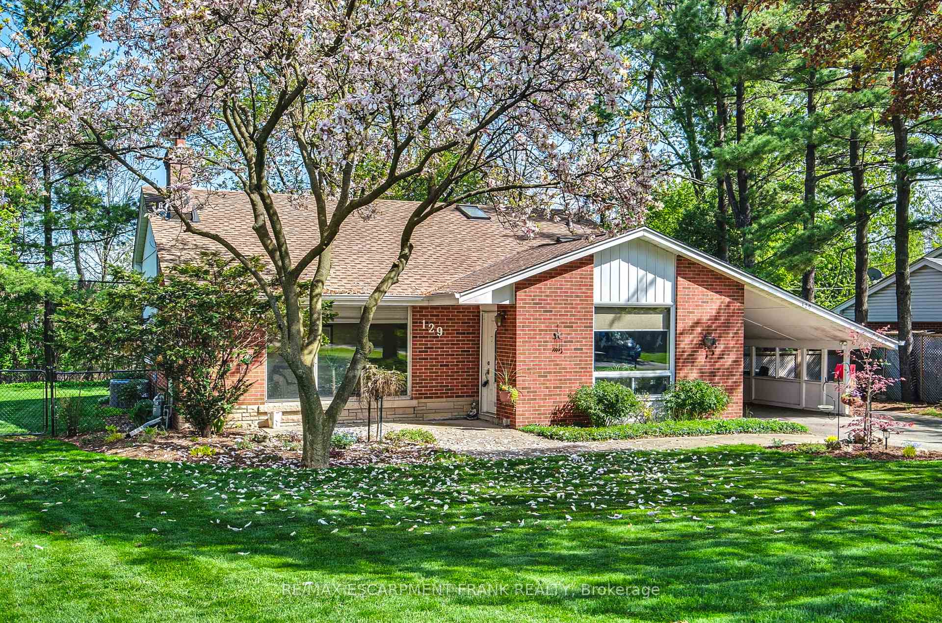 Front of 129 Oneida Boulevard