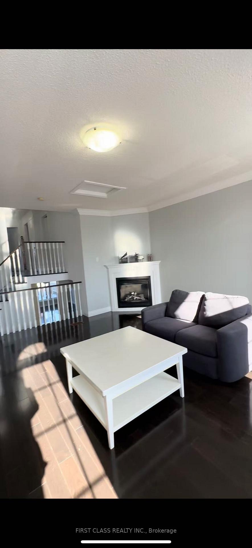 Photo 3 of 28 Quantum Street, Markham, Middlefield — HOMEH