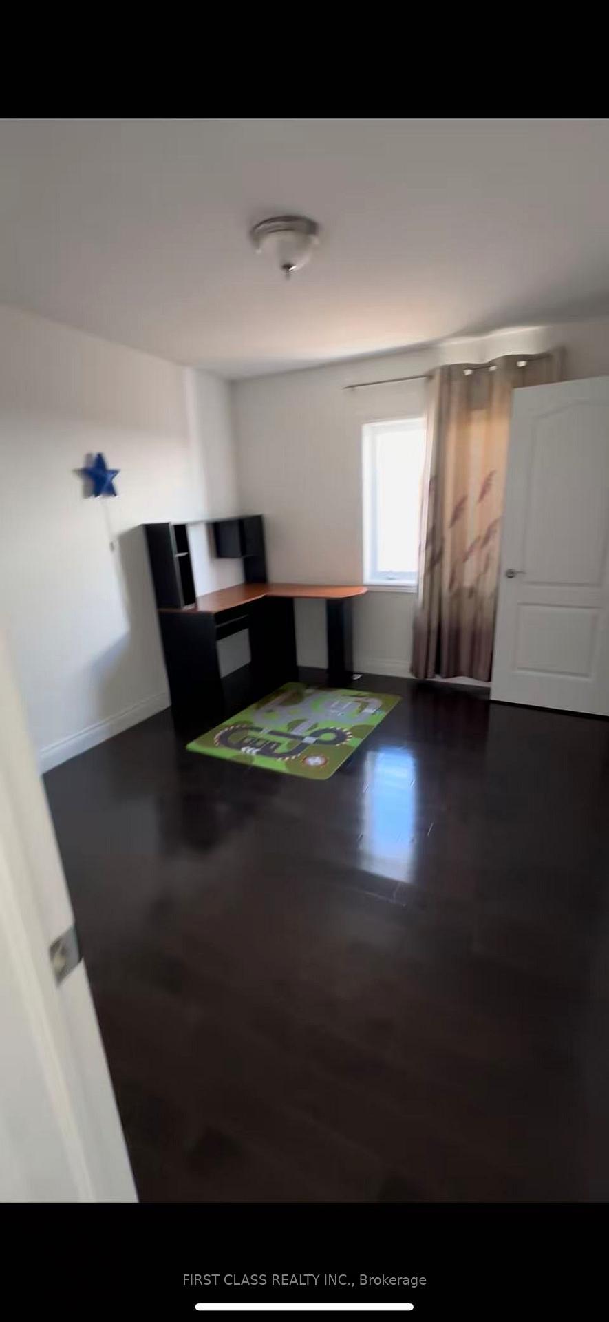 Photo 5 of 28 Quantum Street, Markham, Middlefield — HOMEH