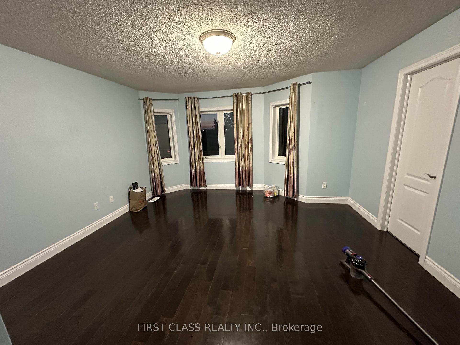 Photo 6 of 28 Quantum Street, Markham, Middlefield — HOMEH