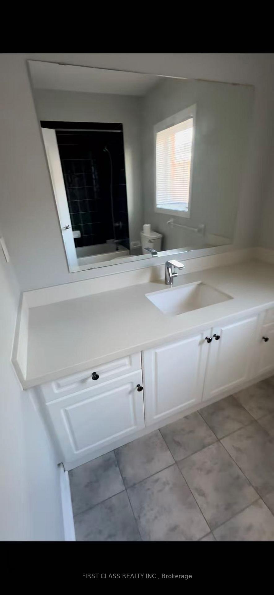 Photo 4 of 28 Quantum Street, Markham, Middlefield — HOMEH