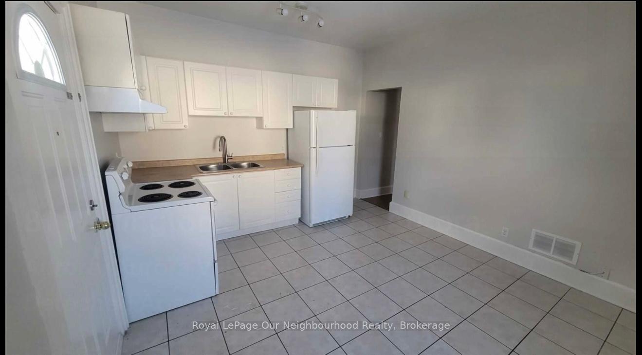Photo 1 of Unit Unit B, 81 Wellington Street, Aurora, Aurora Village — HOMEH