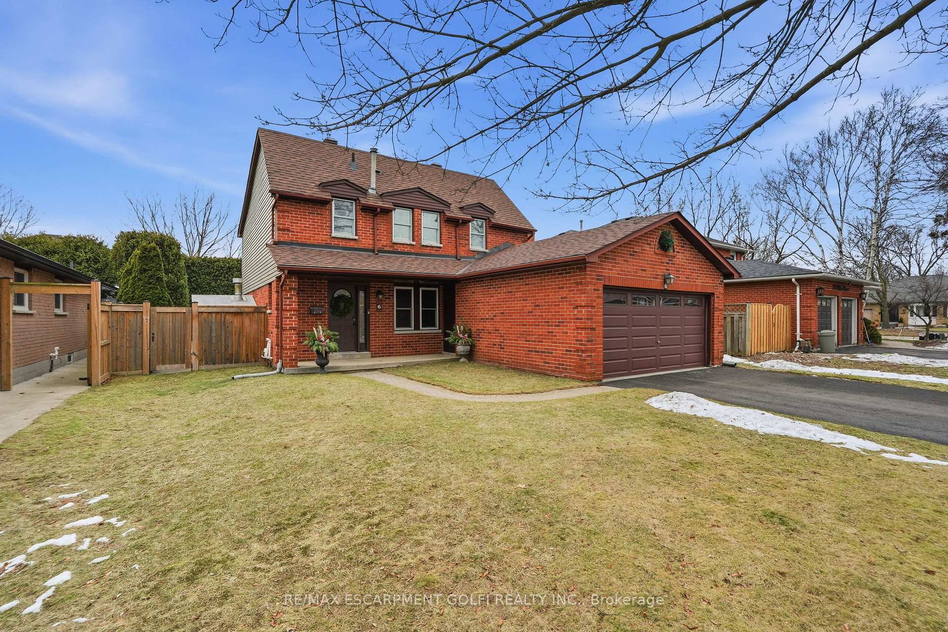 Photo 1 of 6 Lilac Court, Hamilton, Ancaster — HOMEH