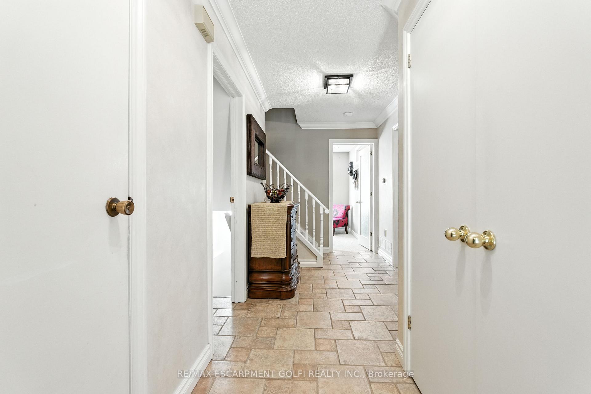 Photo 22 of 6 Lilac Court, Hamilton, Ancaster — HOMEH