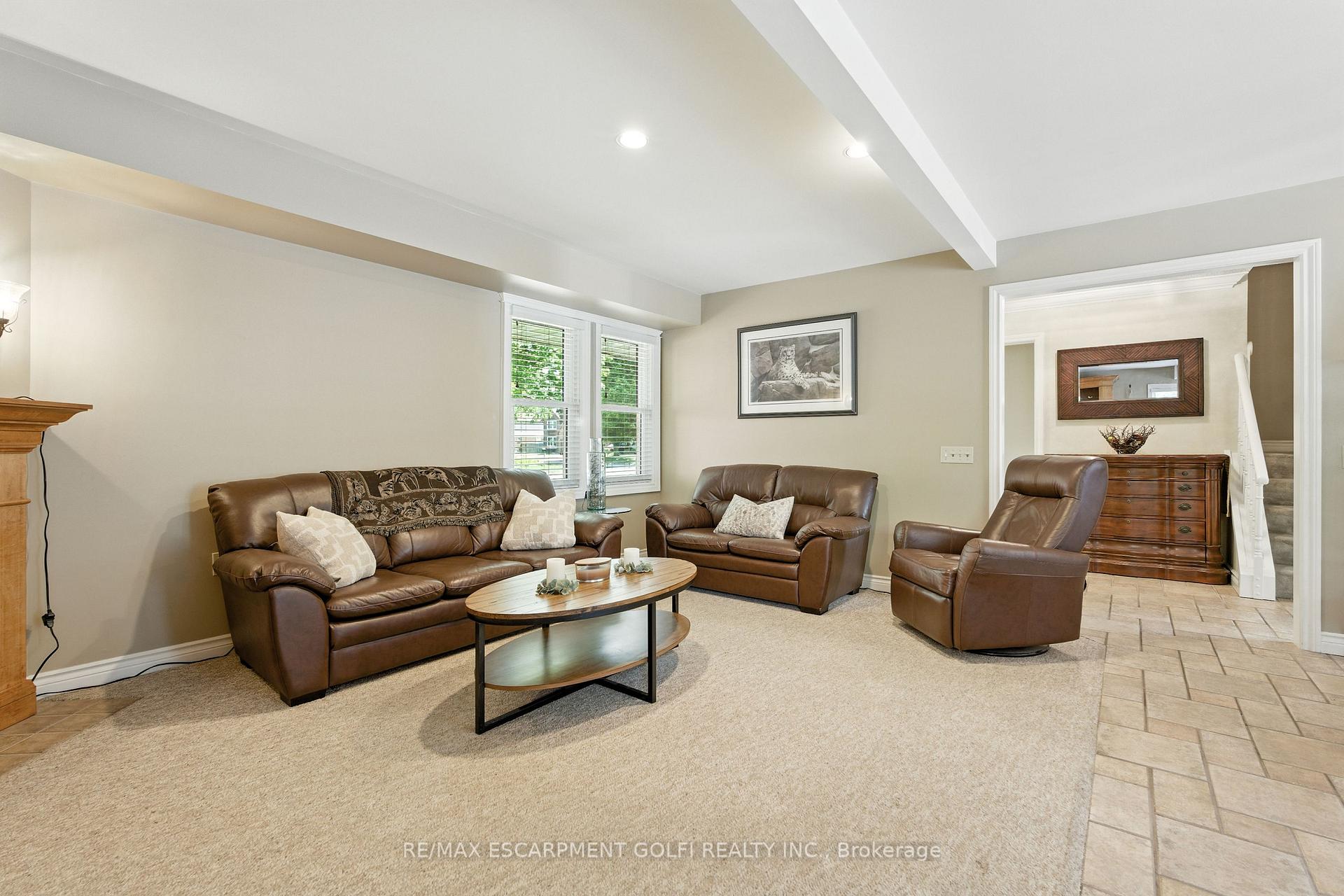 Photo 11 of 6 Lilac Court, Hamilton, Ancaster — HOMEH