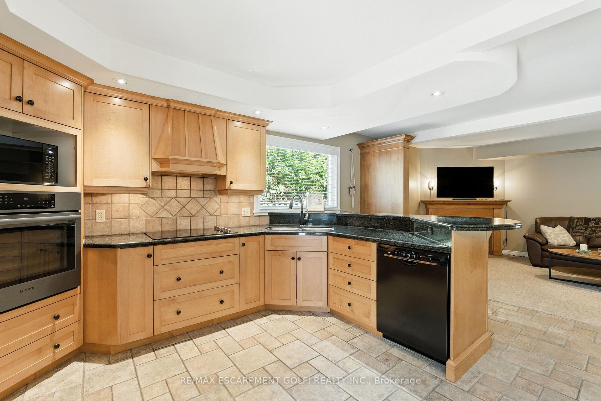 Photo 21 of 6 Lilac Court, Hamilton, Ancaster — HOMEH