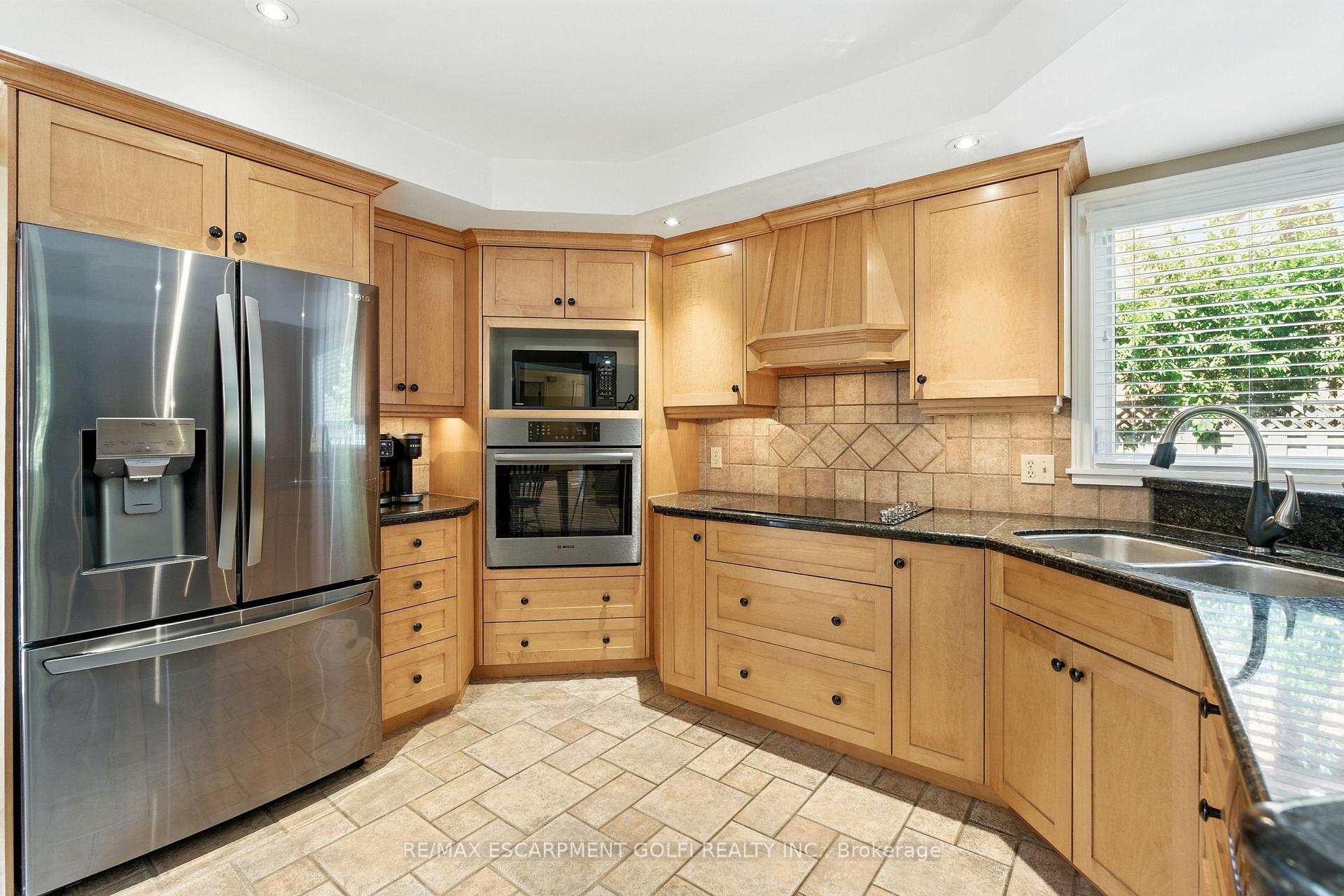 Photo 23 of 6 Lilac Court, Hamilton, Ancaster — HOMEH
