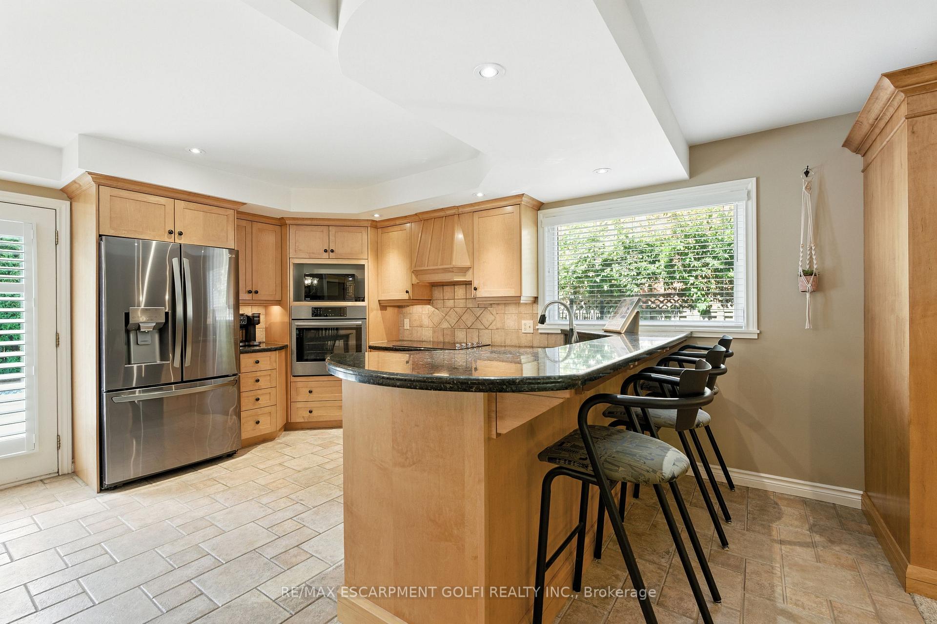 Photo 27 of 6 Lilac Court, Hamilton, Ancaster — HOMEH