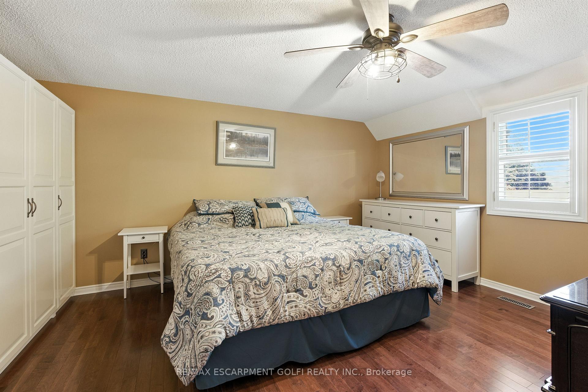 Photo 13 of 6 Lilac Court, Hamilton, Ancaster — HOMEH