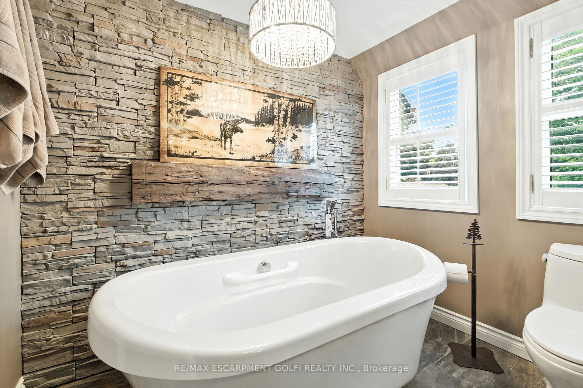 Photo 19 of 6 Lilac Court, Hamilton, Ancaster — HOMEH