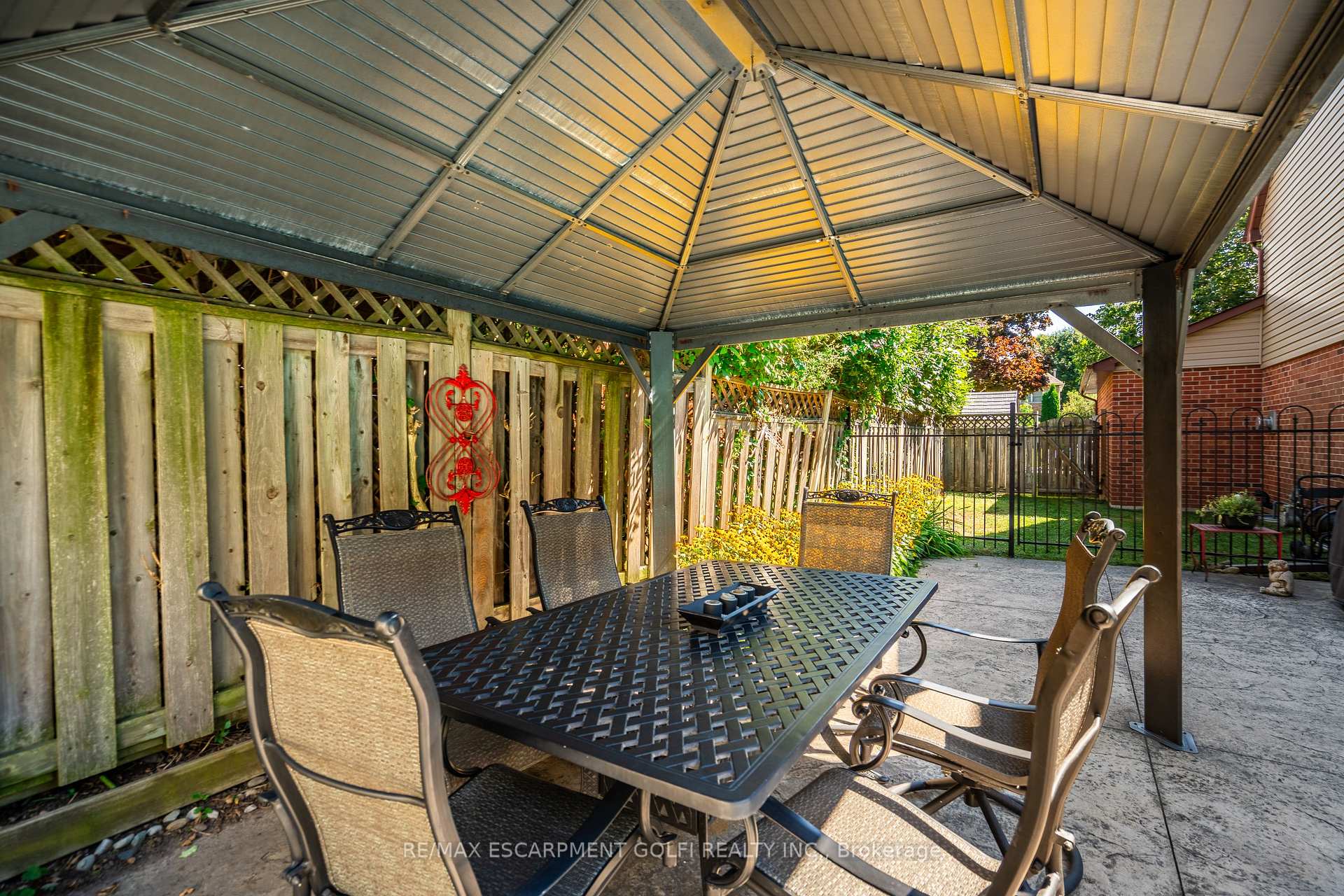 Photo 10 of 6 Lilac Court, Hamilton, Ancaster — HOMEH